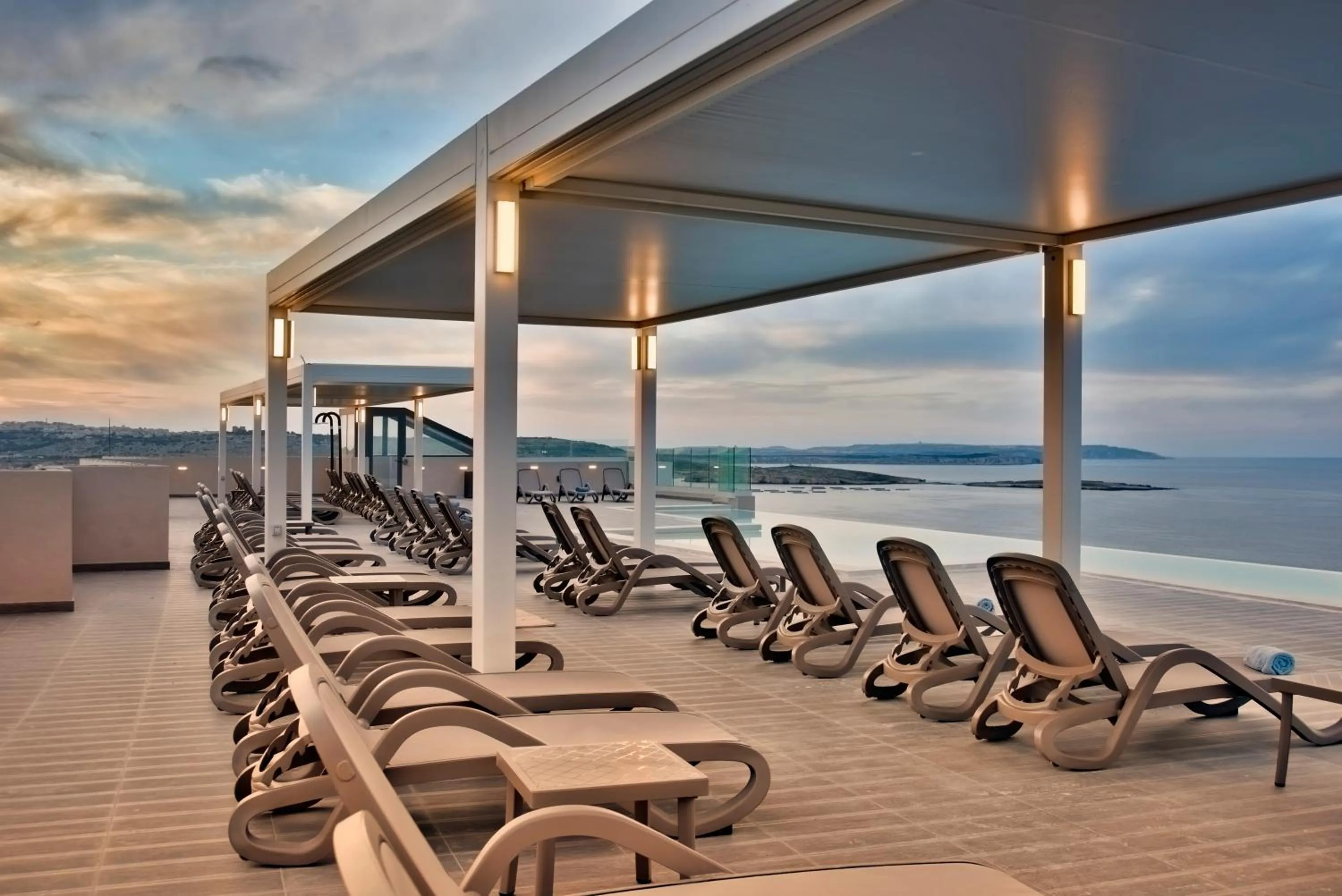 Swimming pool in Mayflower Hotel Malta