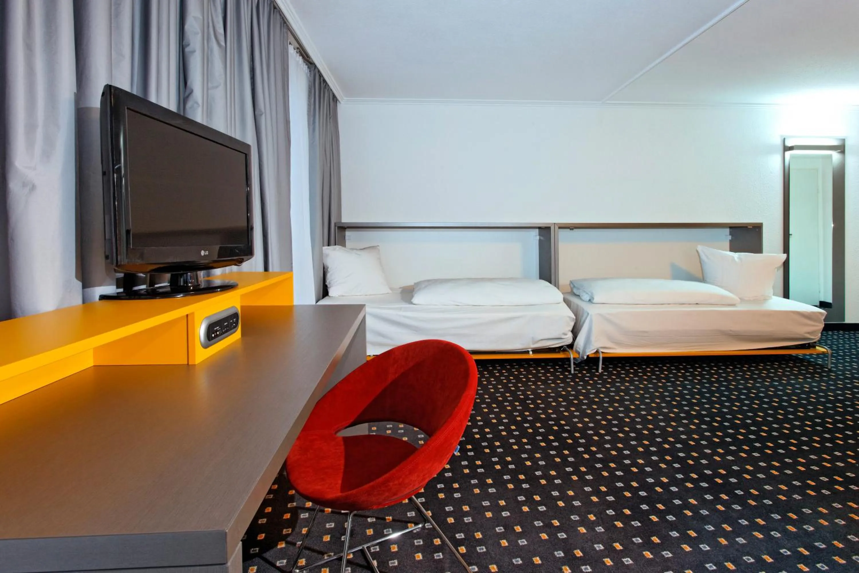 Photo of the whole room, TV/Entertainment Center in ibis Styles Stuttgart