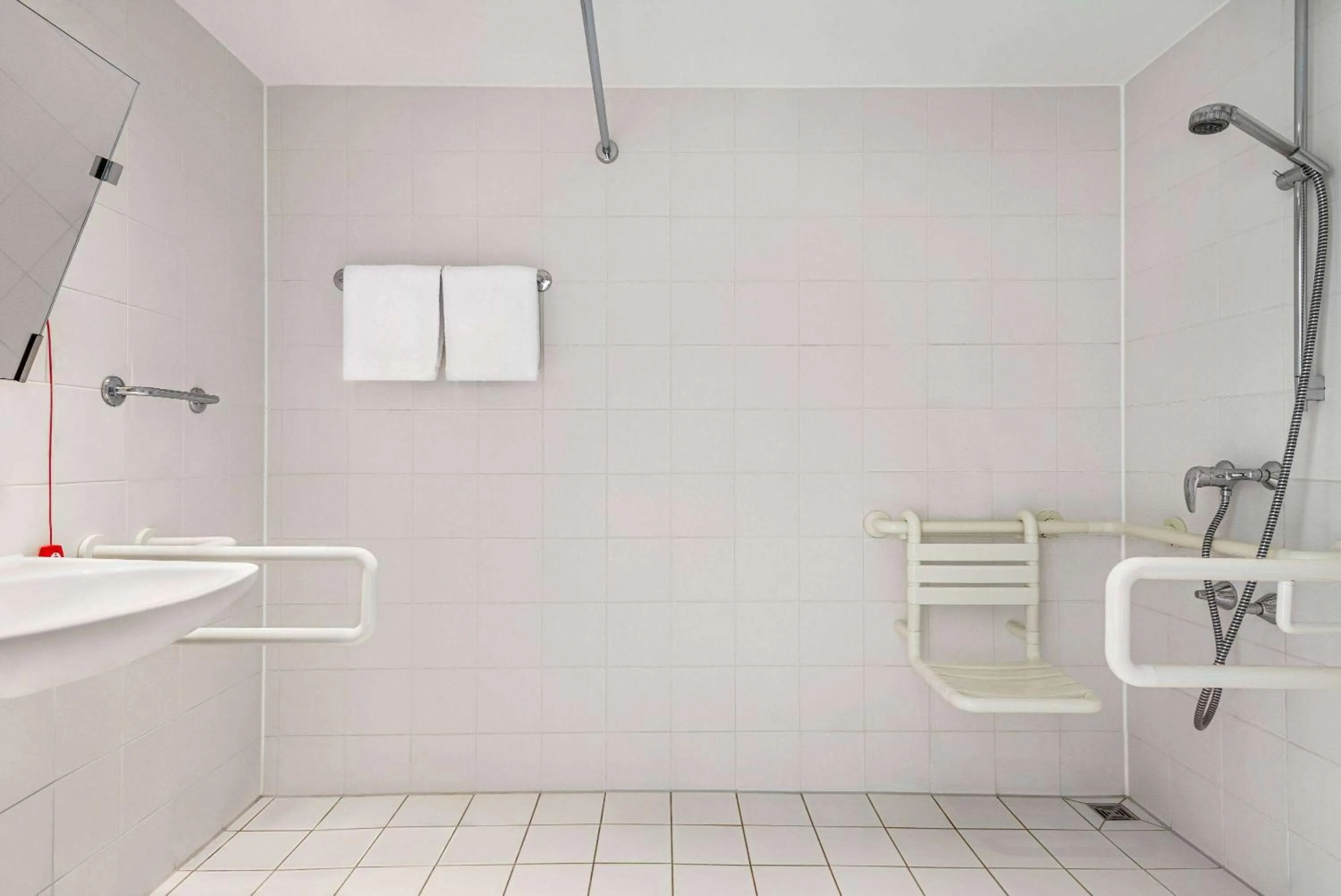 Shower in Vienna House Easy by Wyndham Wuppertal