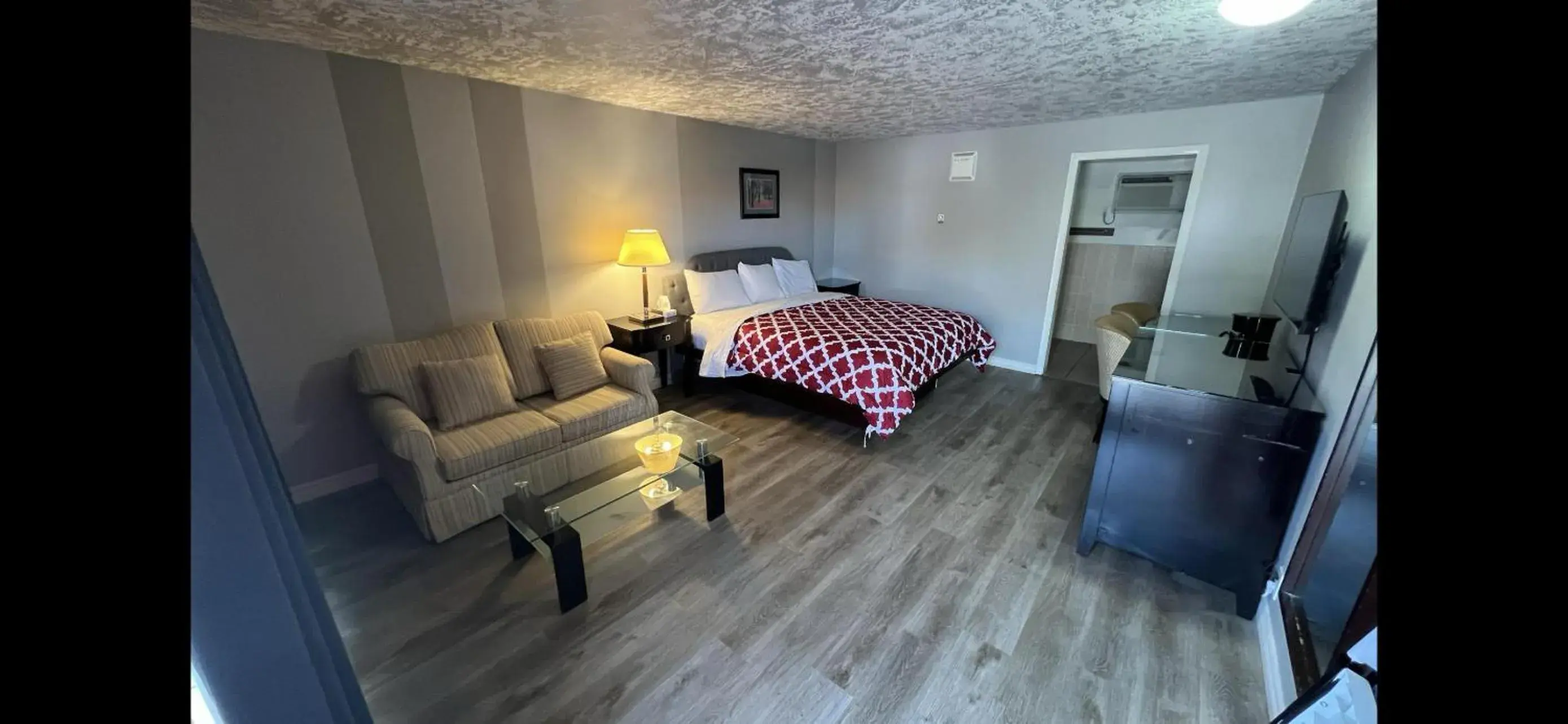 Deluxe King Suite in Choice Inn by the falls Deluxe King Suite in Choice Inn by the falls