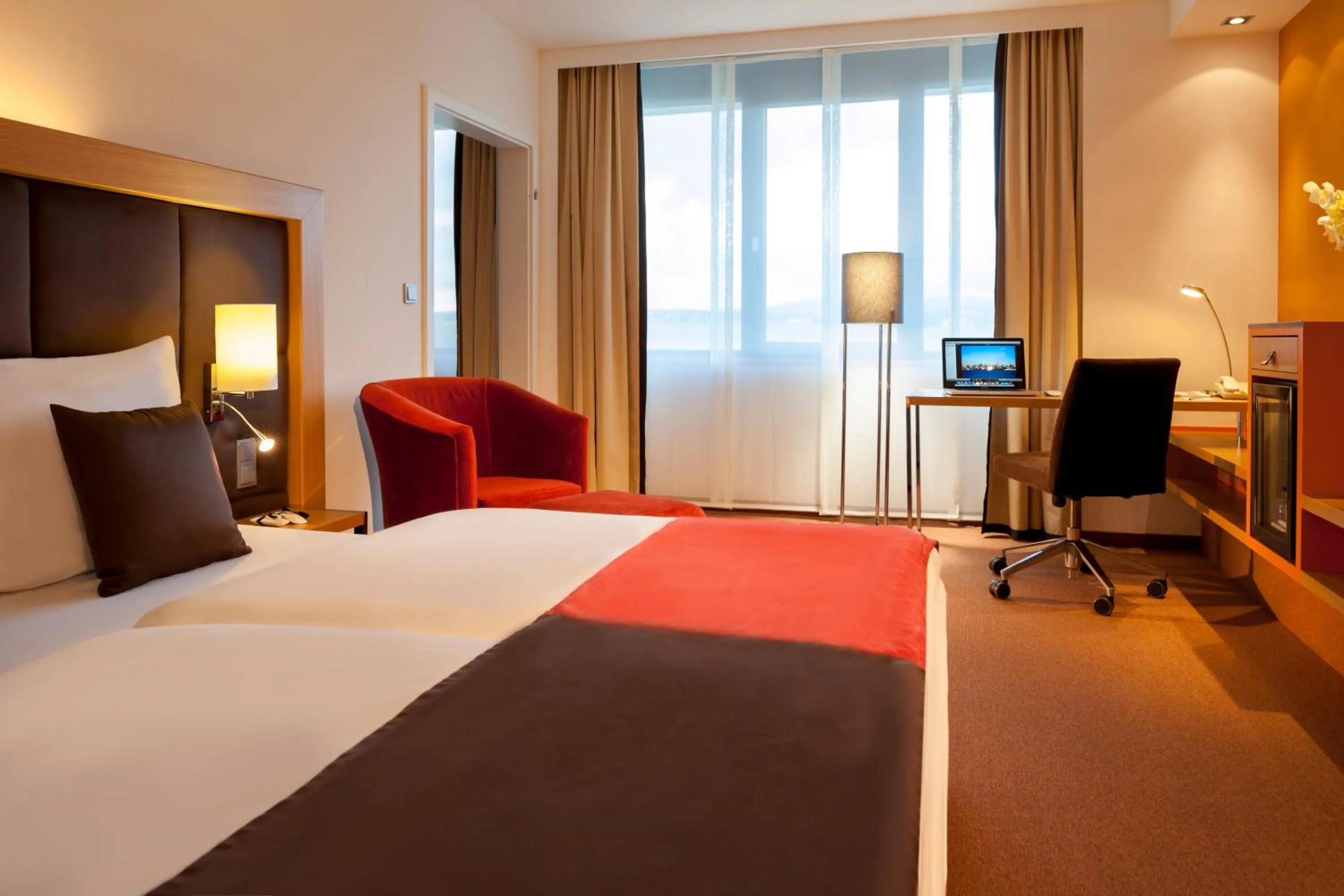 Bed in Dorint Main Taunus Zentrum Frankfurt Sulzbach