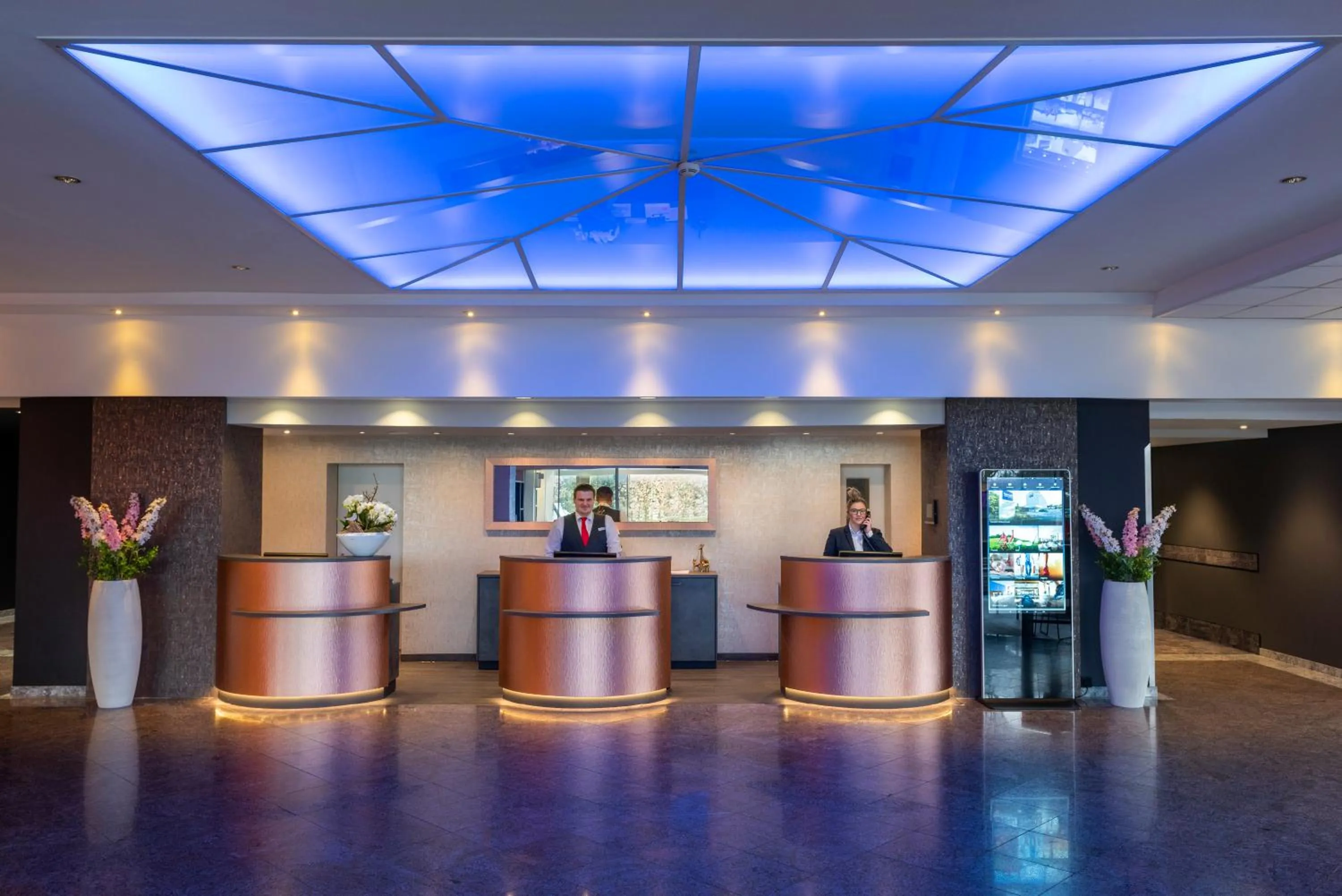 Lobby or reception in Dorint Main Taunus Zentrum Frankfurt Sulzbach