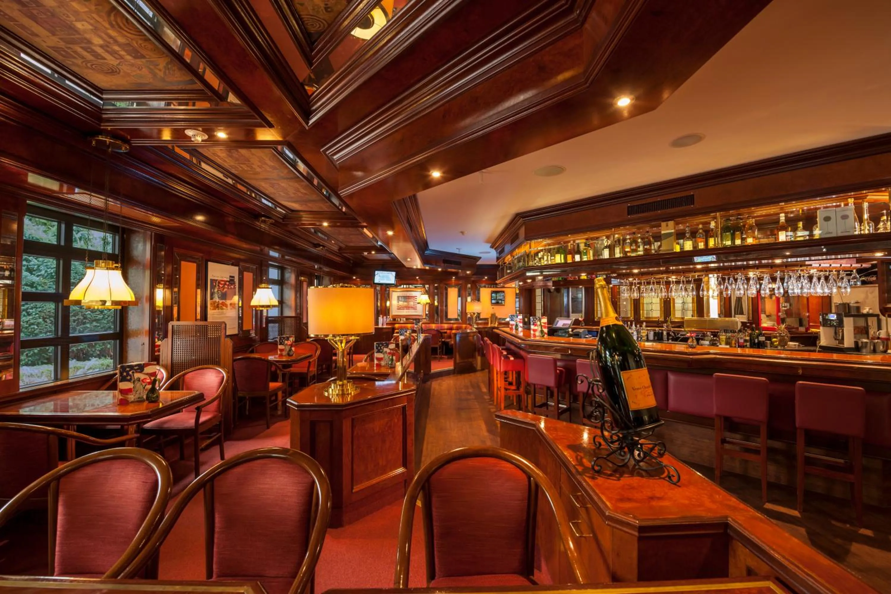 Lounge or bar in Dorint Main Taunus Zentrum Frankfurt Sulzbach