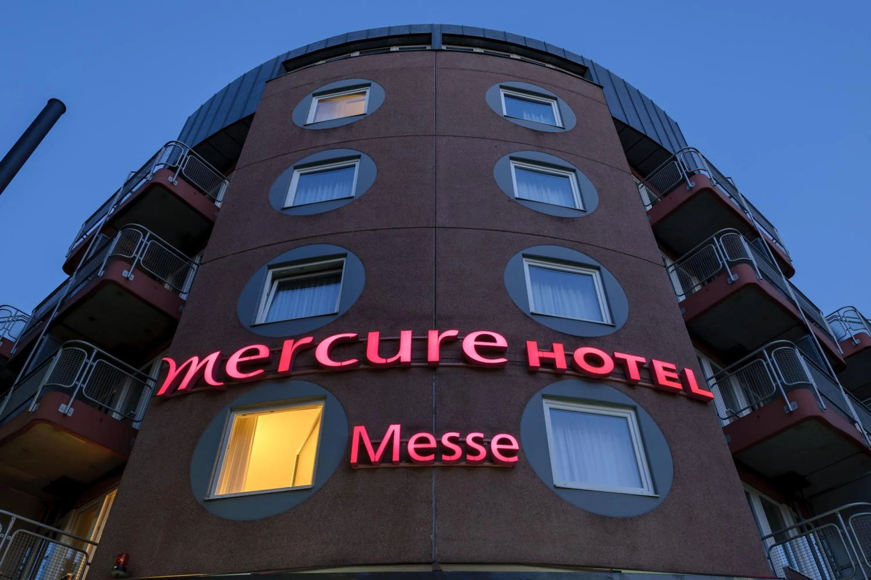 Facade/entrance in Mercure Residenz Frankfurt Messe