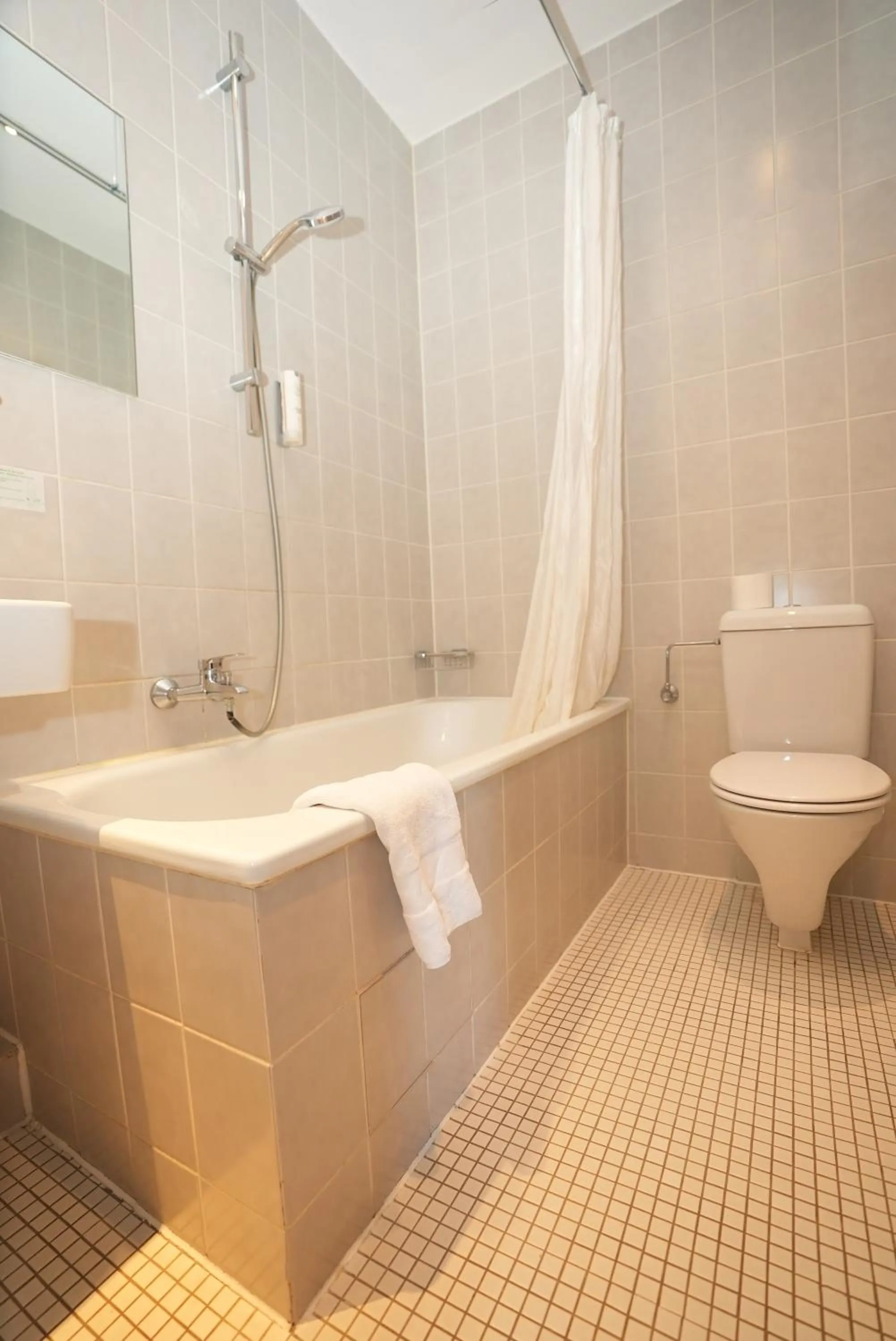 Shower in Hotel Attaché an der Messe