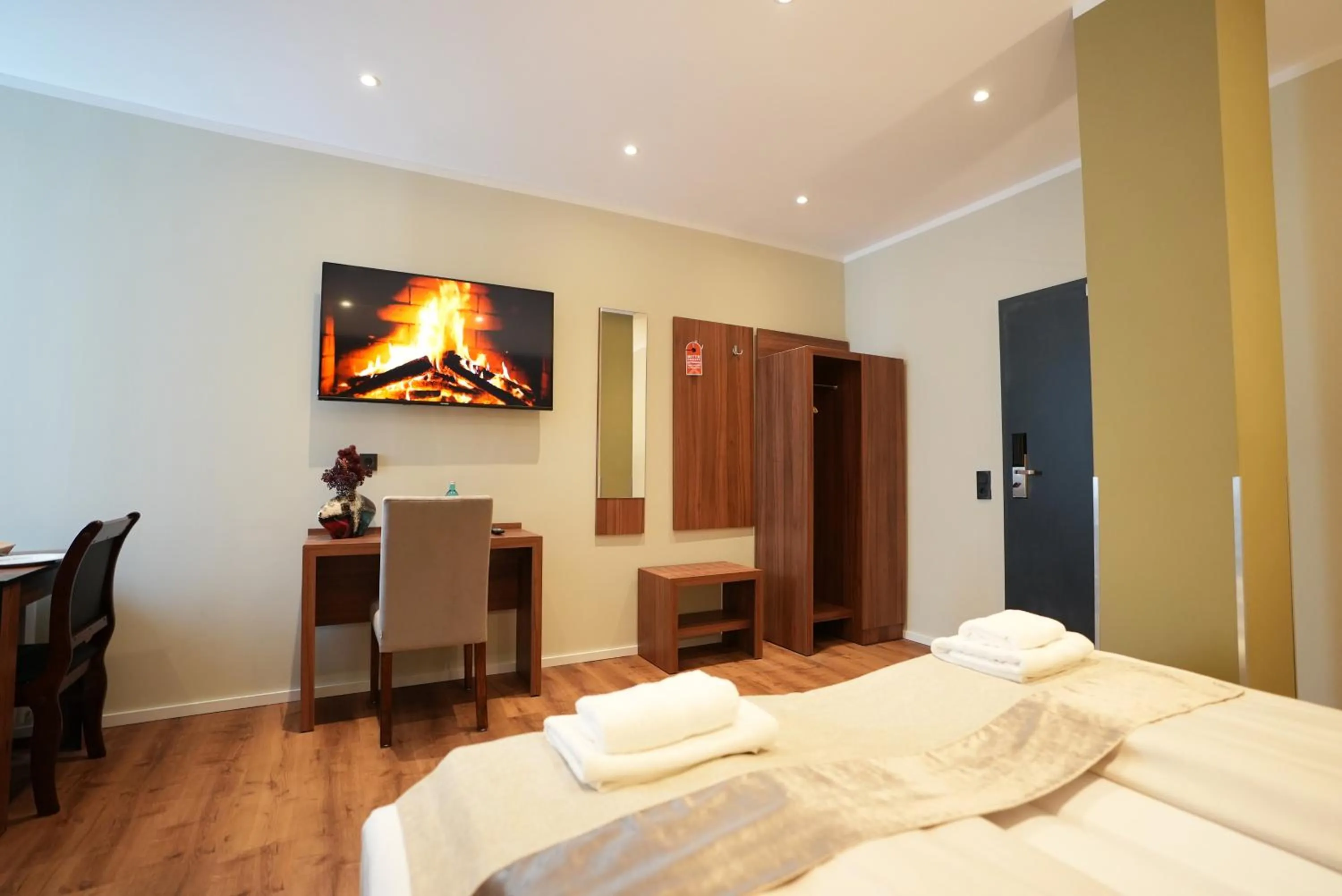 Bed in Hotel Attaché an der Messe