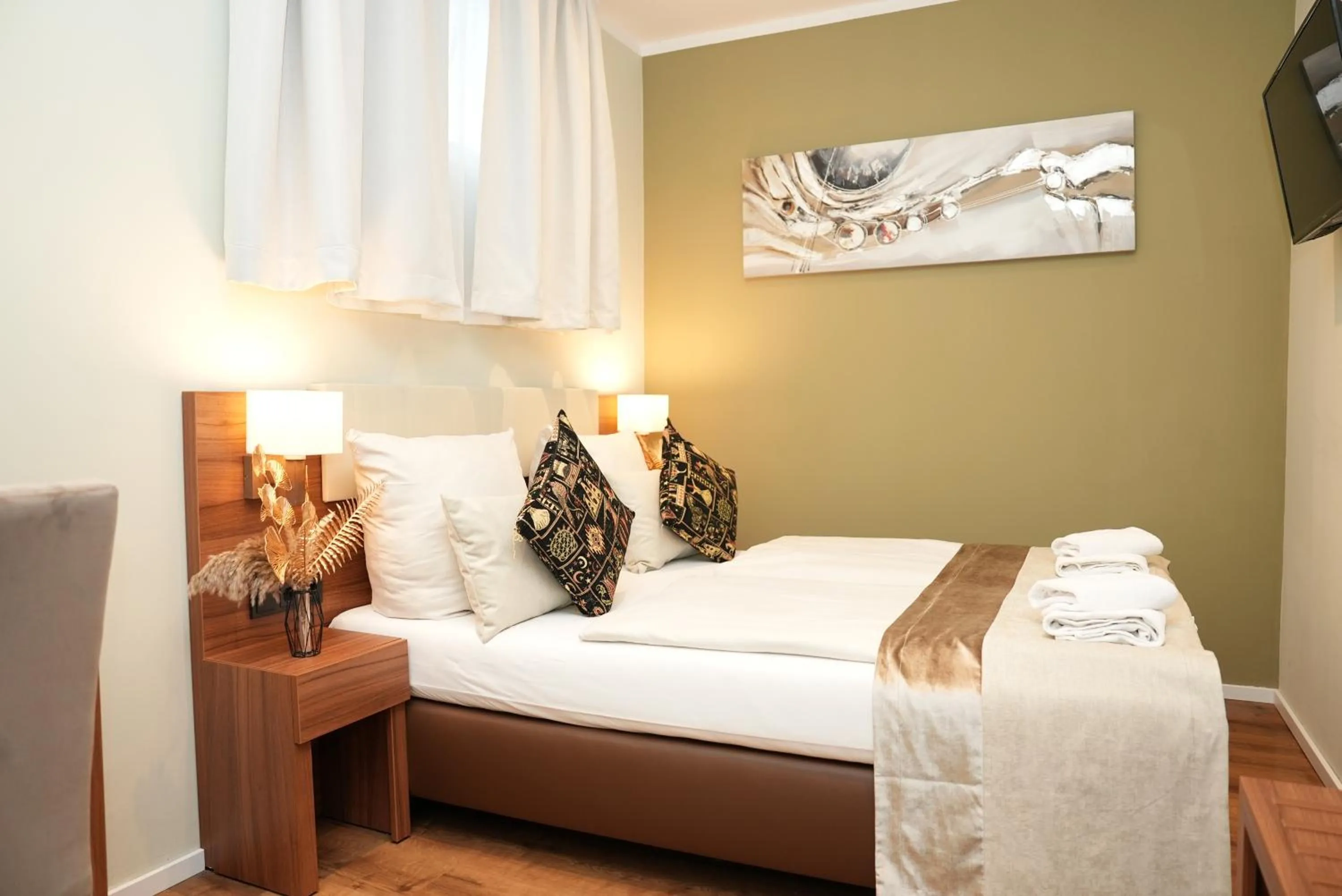 Bed in Hotel Attaché an der Messe