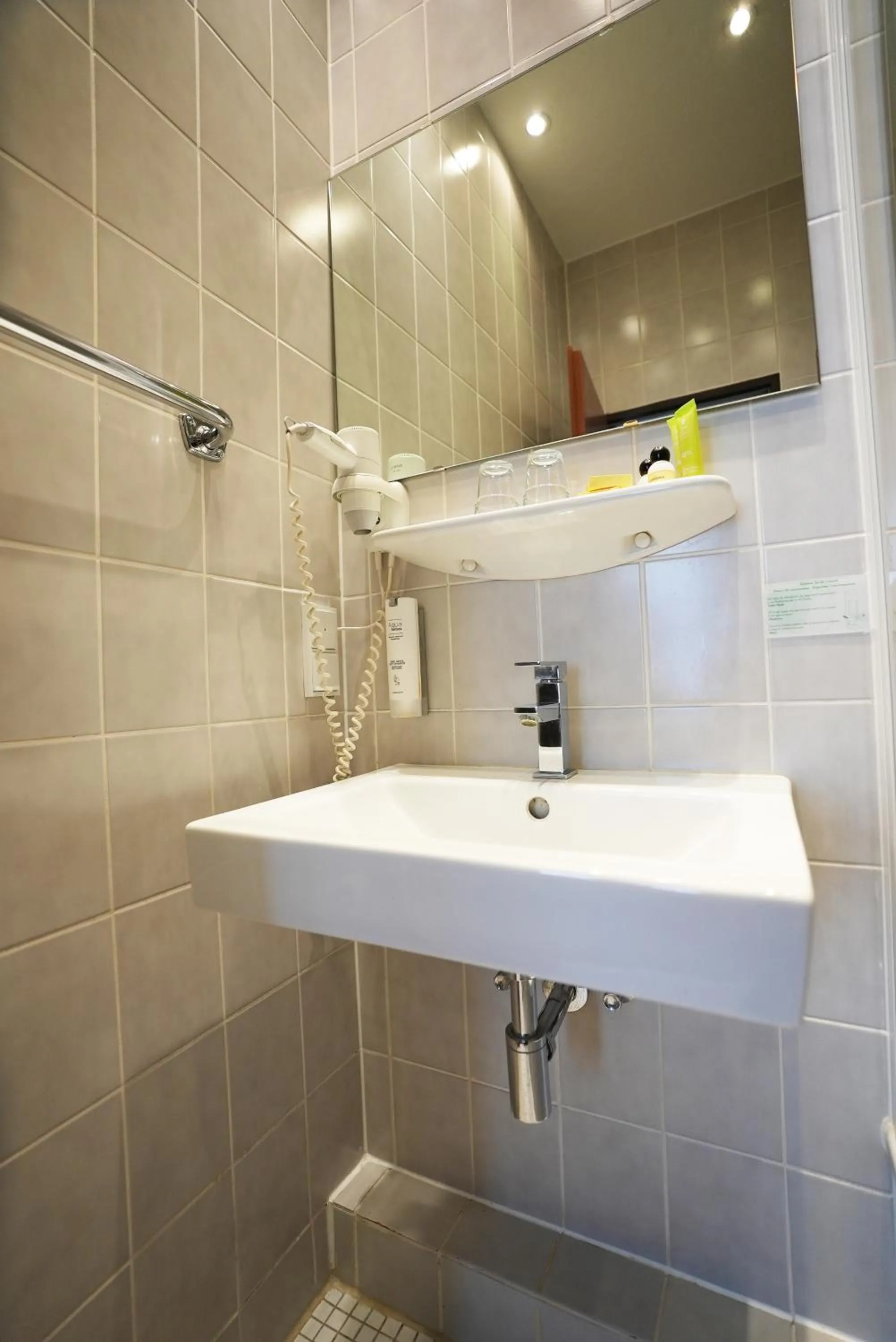 Shower in Hotel Attaché an der Messe