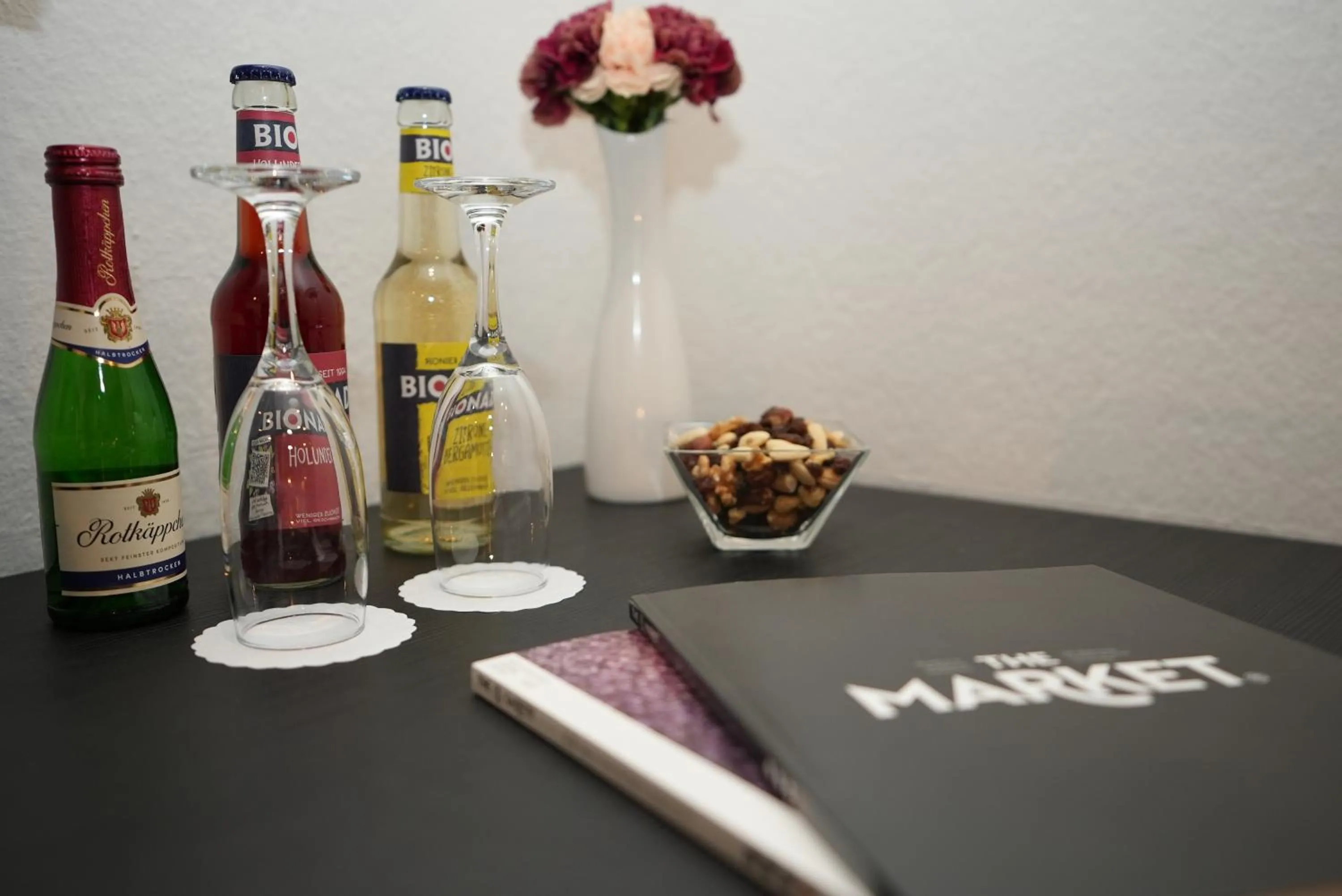 Food and drinks in Hotel Attaché an der Messe