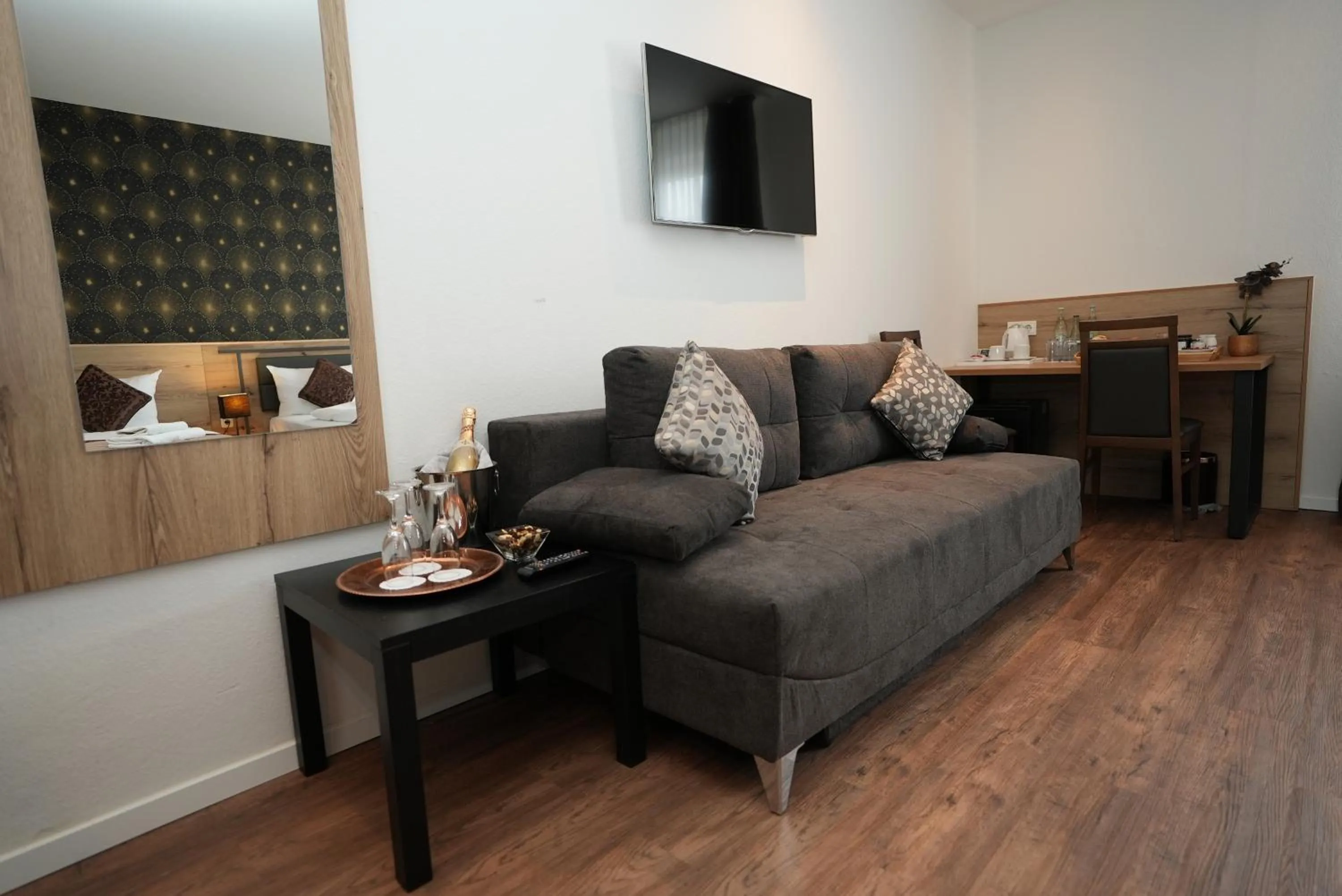 TV and multimedia in Hotel Attaché an der Messe