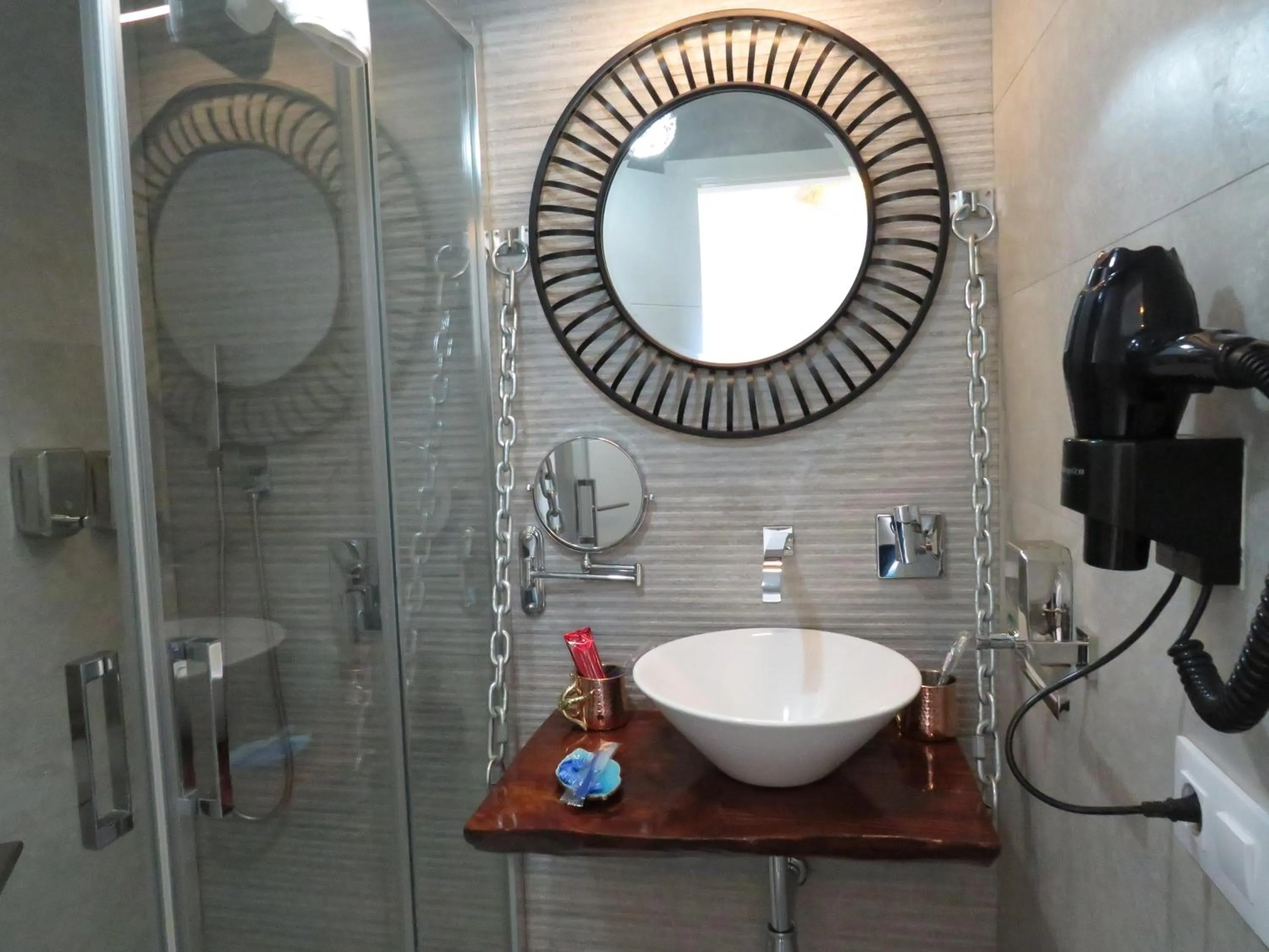 Shower in Lua Hotel Boutique