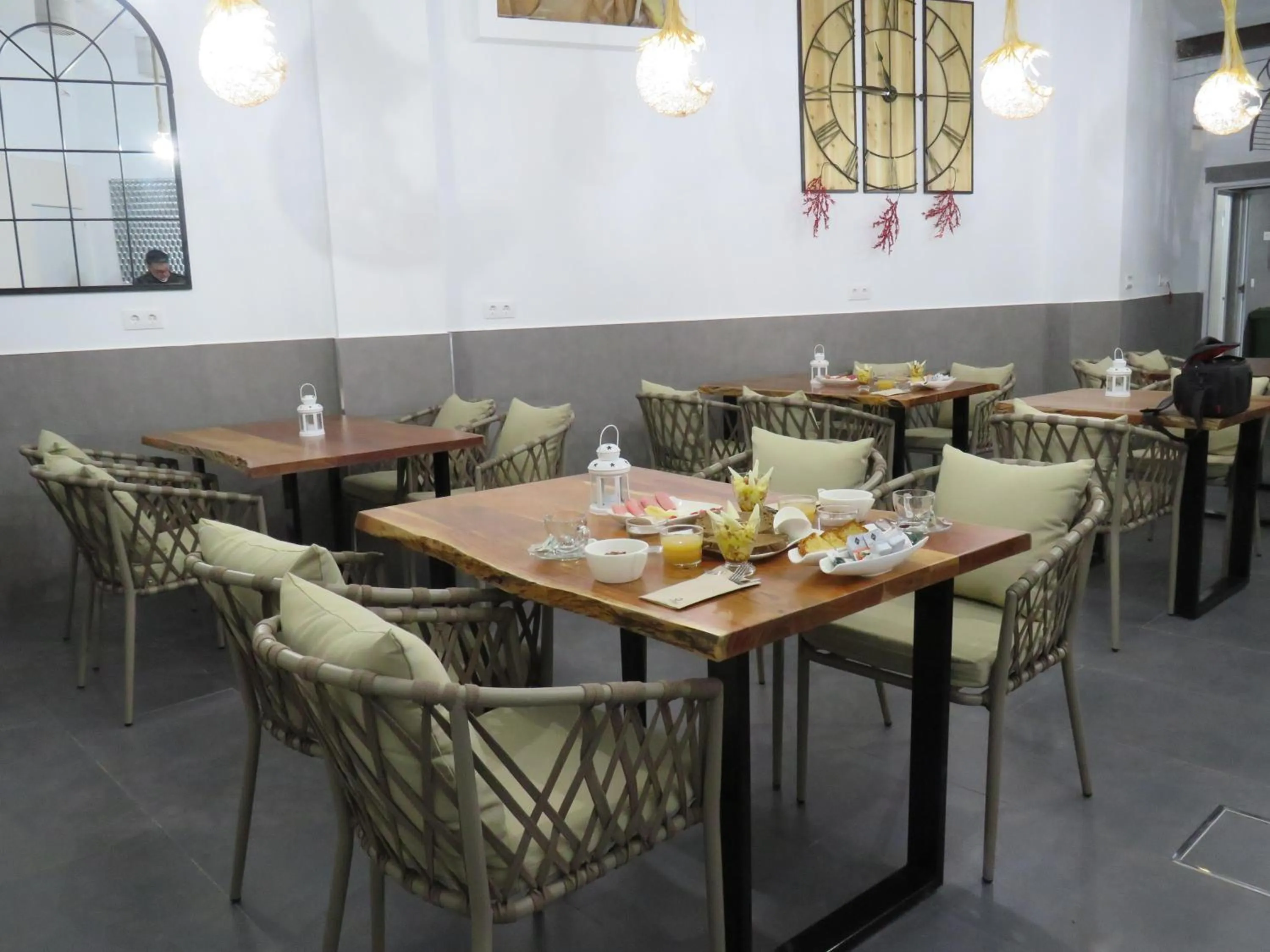 Restaurant/places to eat in Lua Hotel Boutique