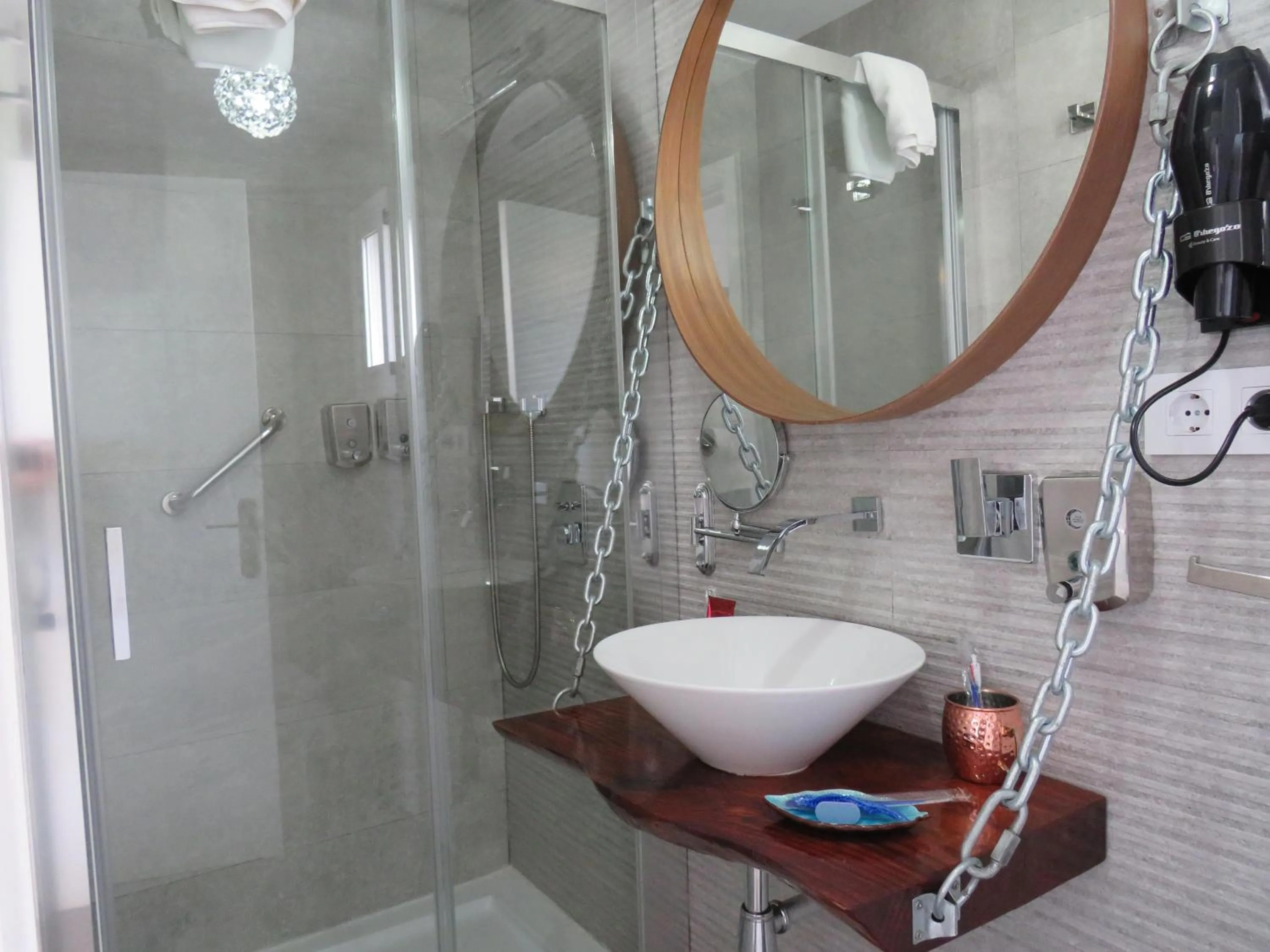 Shower in Lua Hotel Boutique