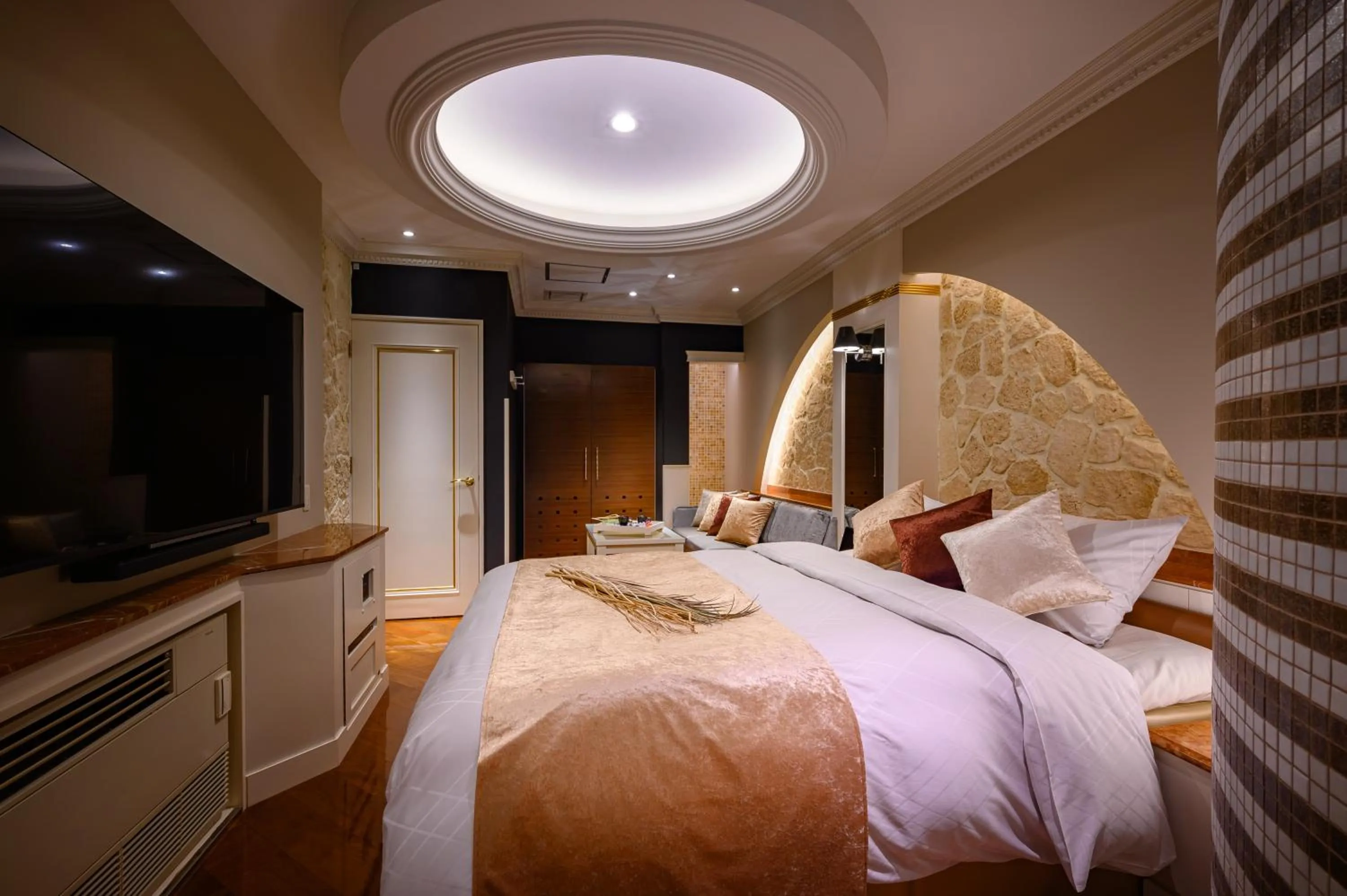 Bed in HOTEL C.KOHOKU