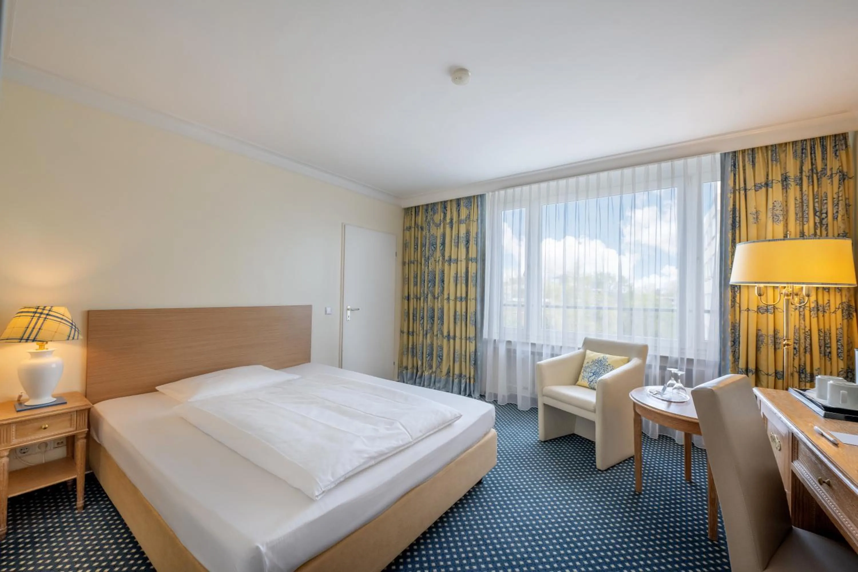 Bed in Hotel Krefelder Hof