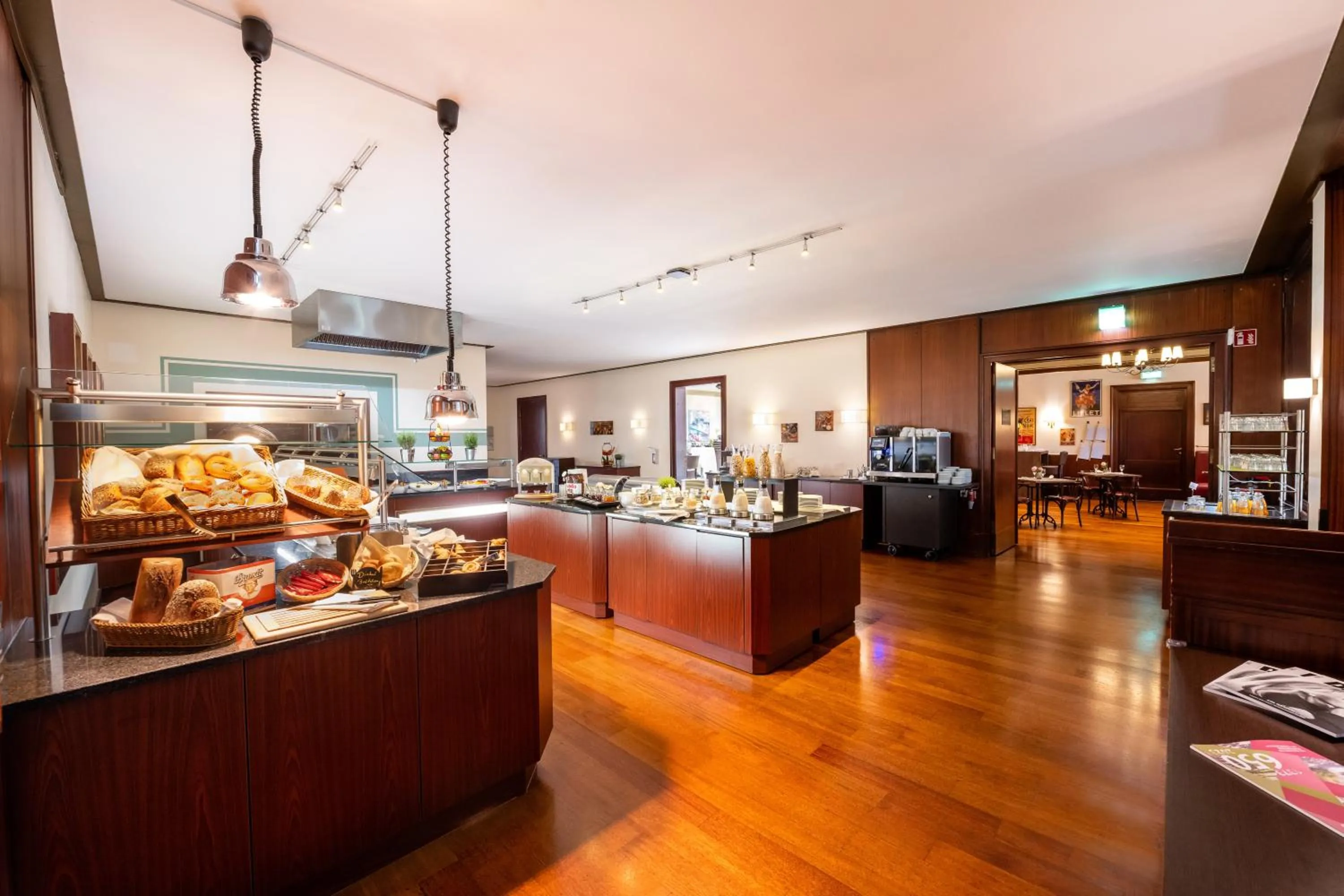 Restaurant/places to eat in Hotel Krefelder Hof