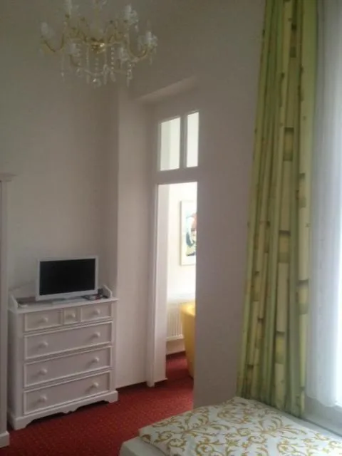 Photo of the whole room, Bed in Kurvilla Fürstin Pauline