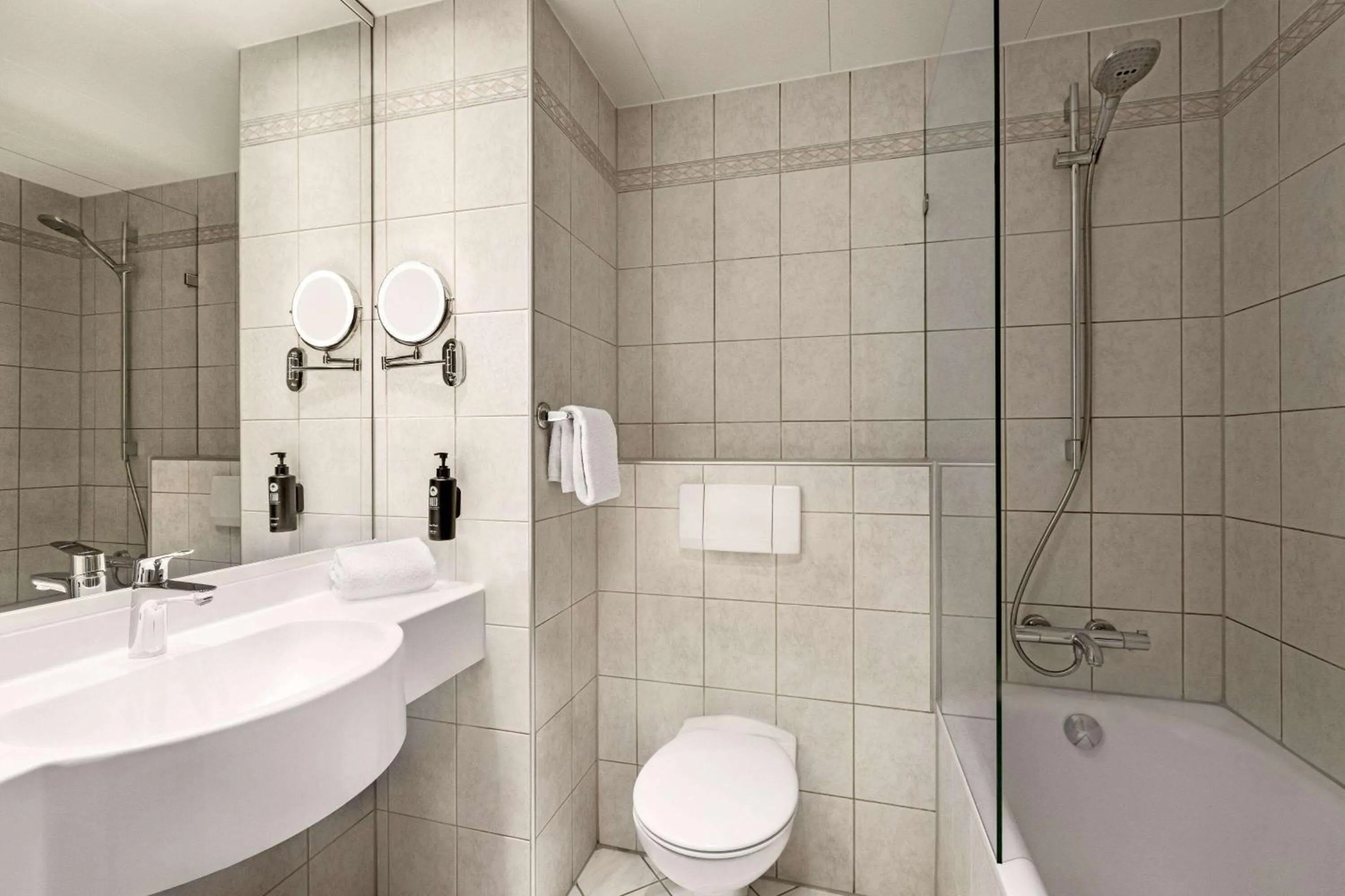 Toilet in Vienna House Easy by Wyndham Coburg