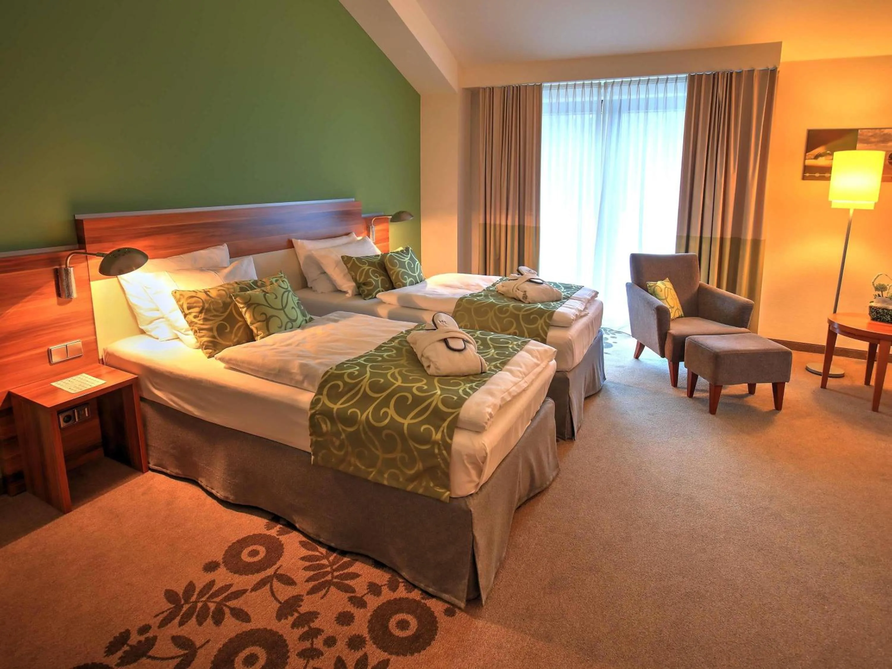 Bedroom, Bed in Mercure Tagungs- & Landhotel Krefeld
