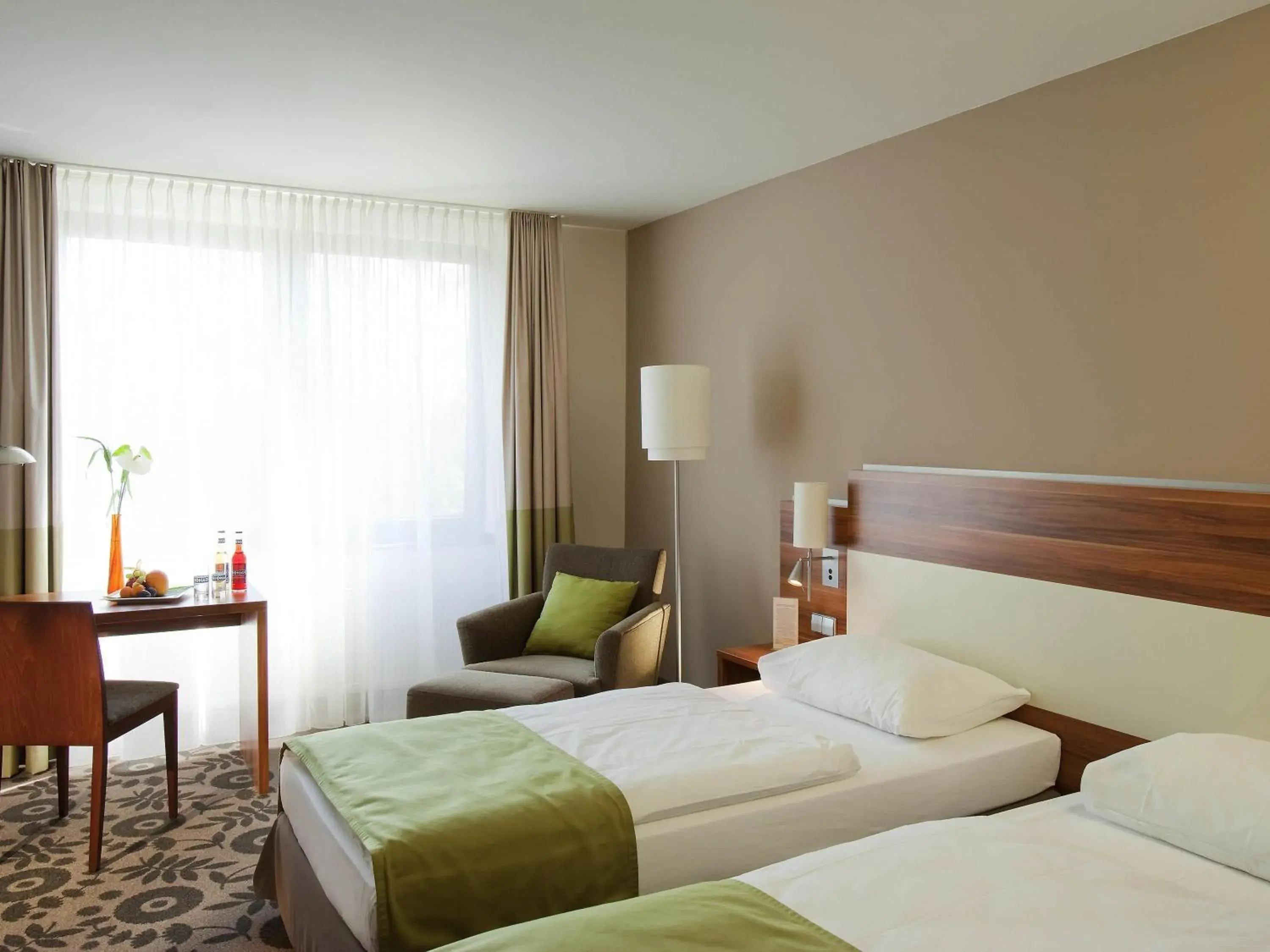 Standard Double Room in Mercure Tagungs- & Landhotel Krefeld Standard Double Room in Mercure Tagungs- & Landhotel Krefeld