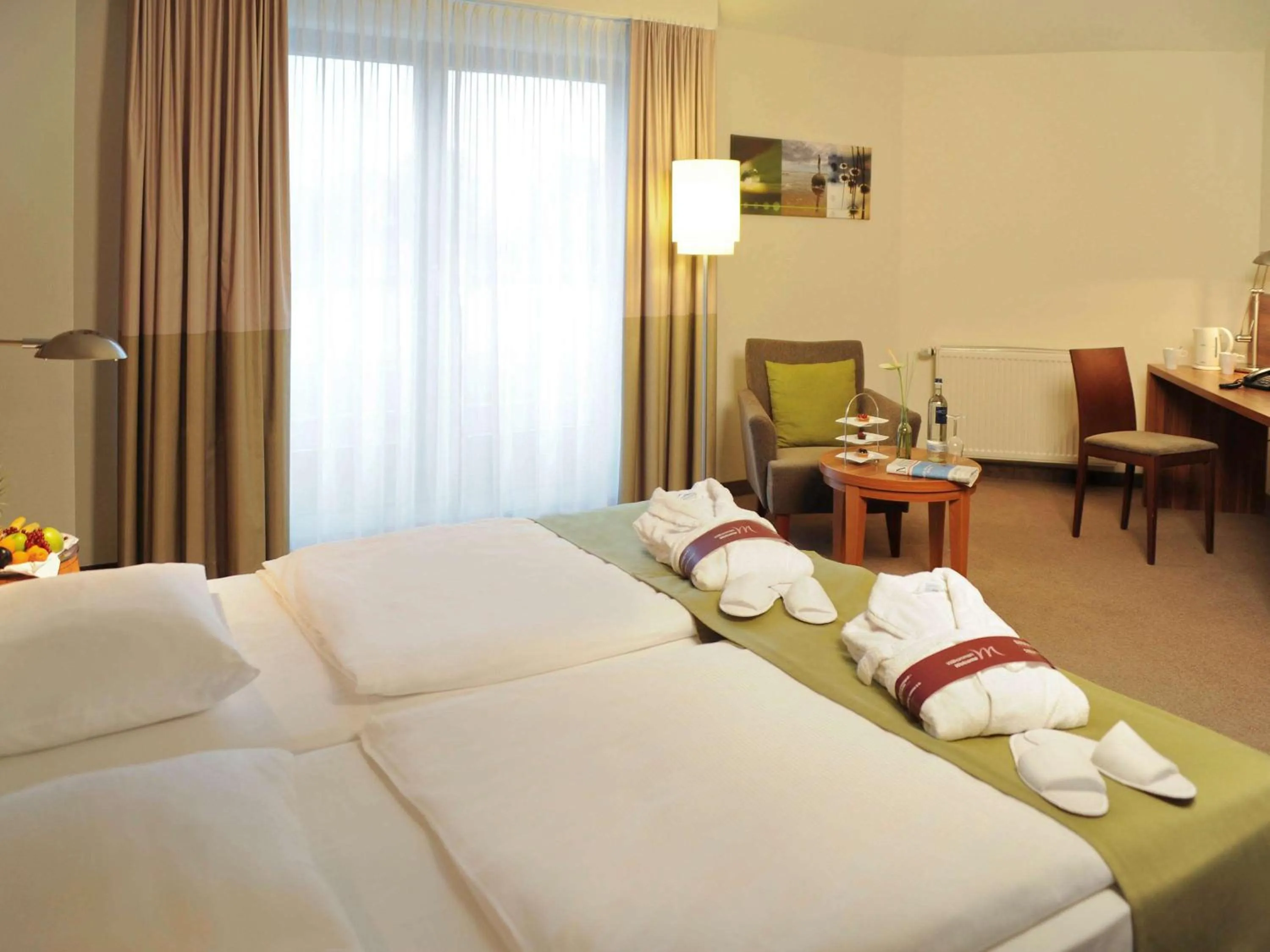 Photo of the whole room, Bed in Mercure Tagungs- & Landhotel Krefeld