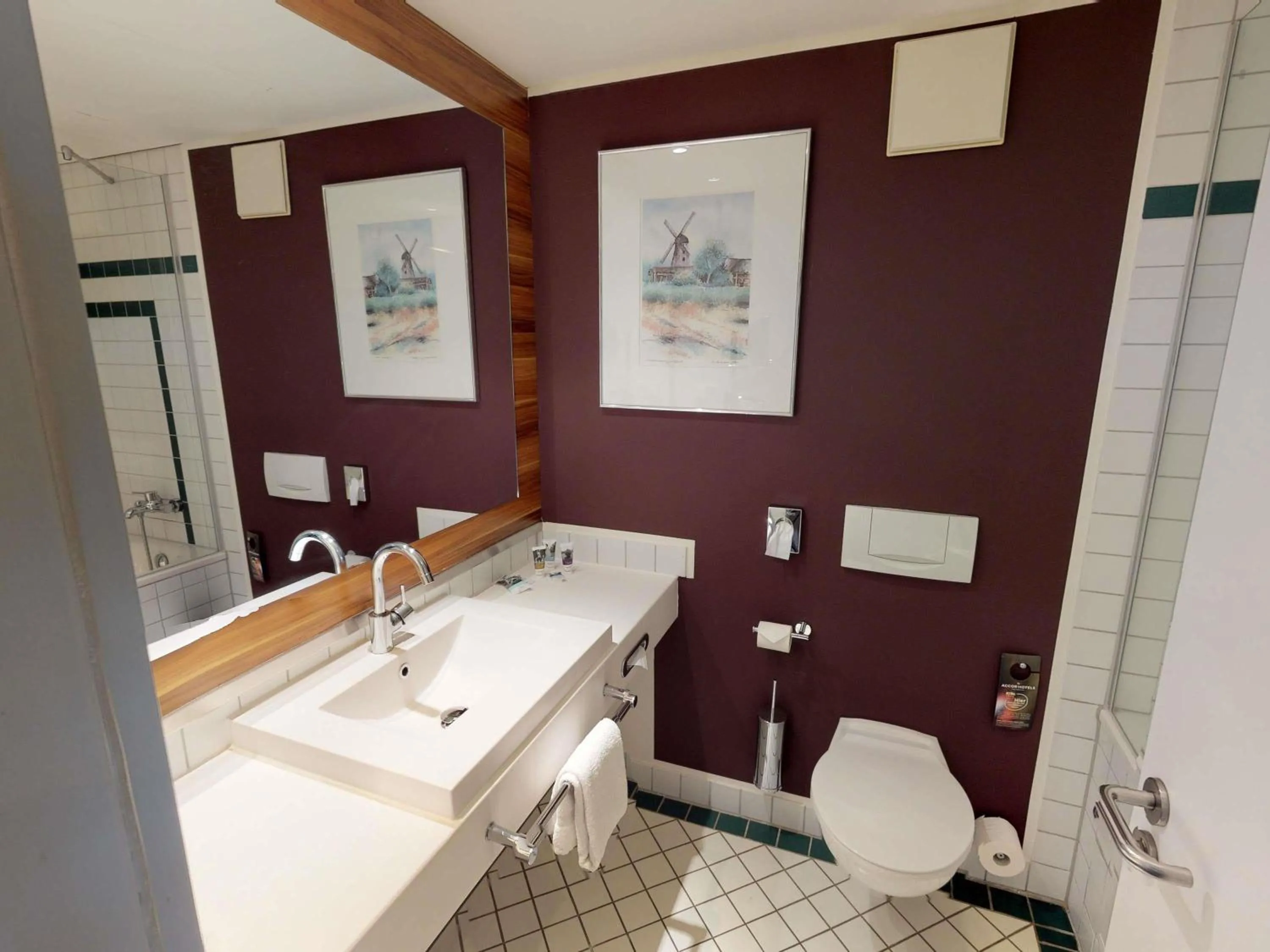 Bedroom in Mercure Tagungs- & Landhotel Krefeld