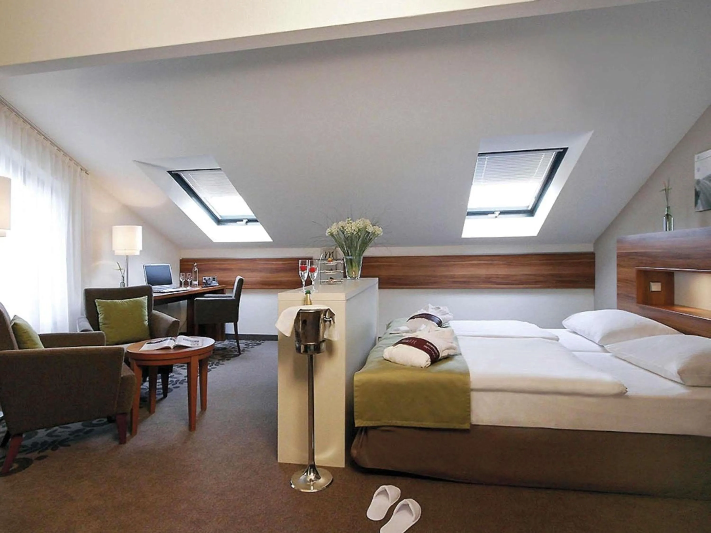 Bedroom, Bed in Mercure Tagungs- & Landhotel Krefeld