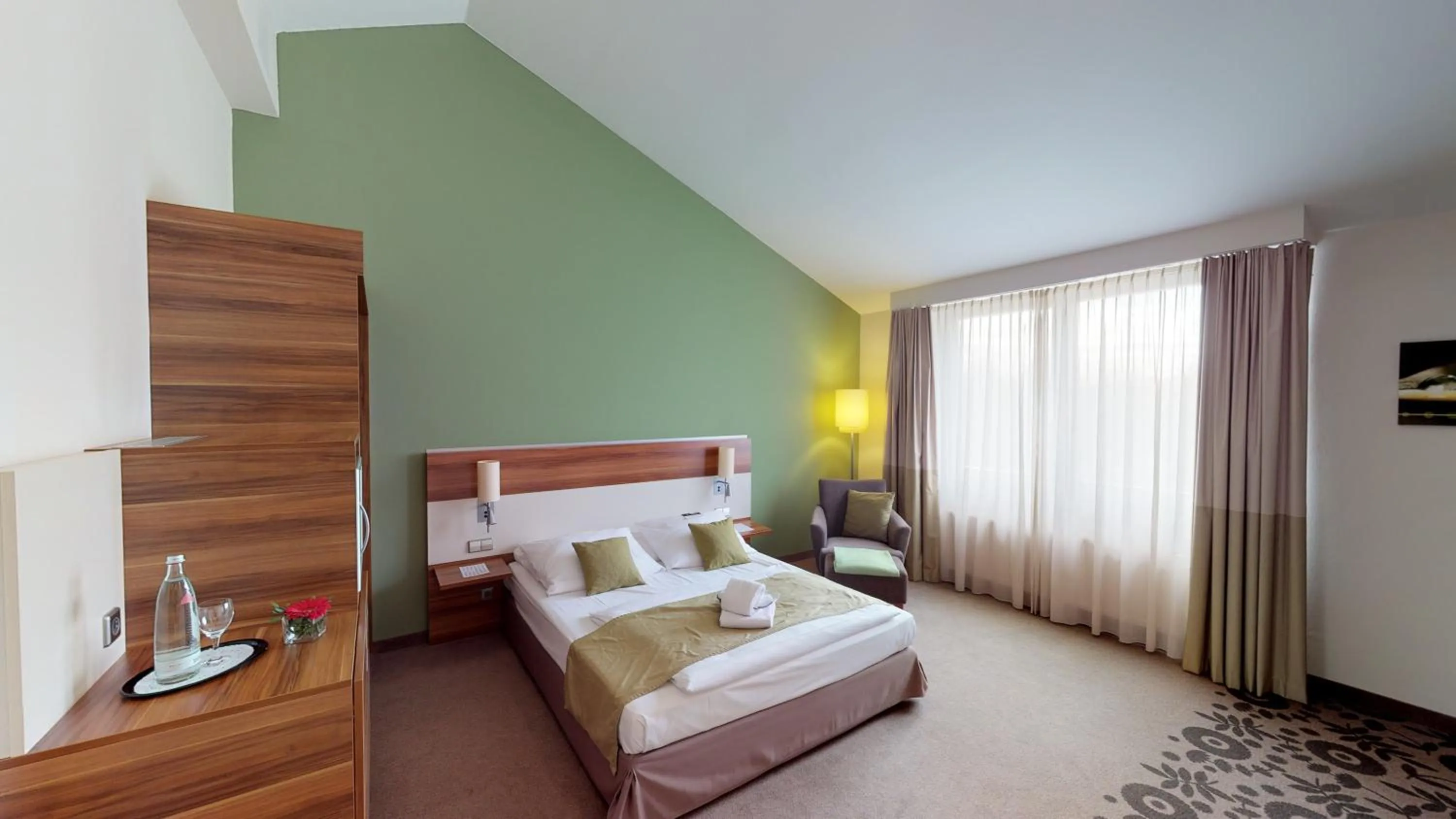 Photo of the whole room, Bed in Mercure Tagungs- & Landhotel Krefeld