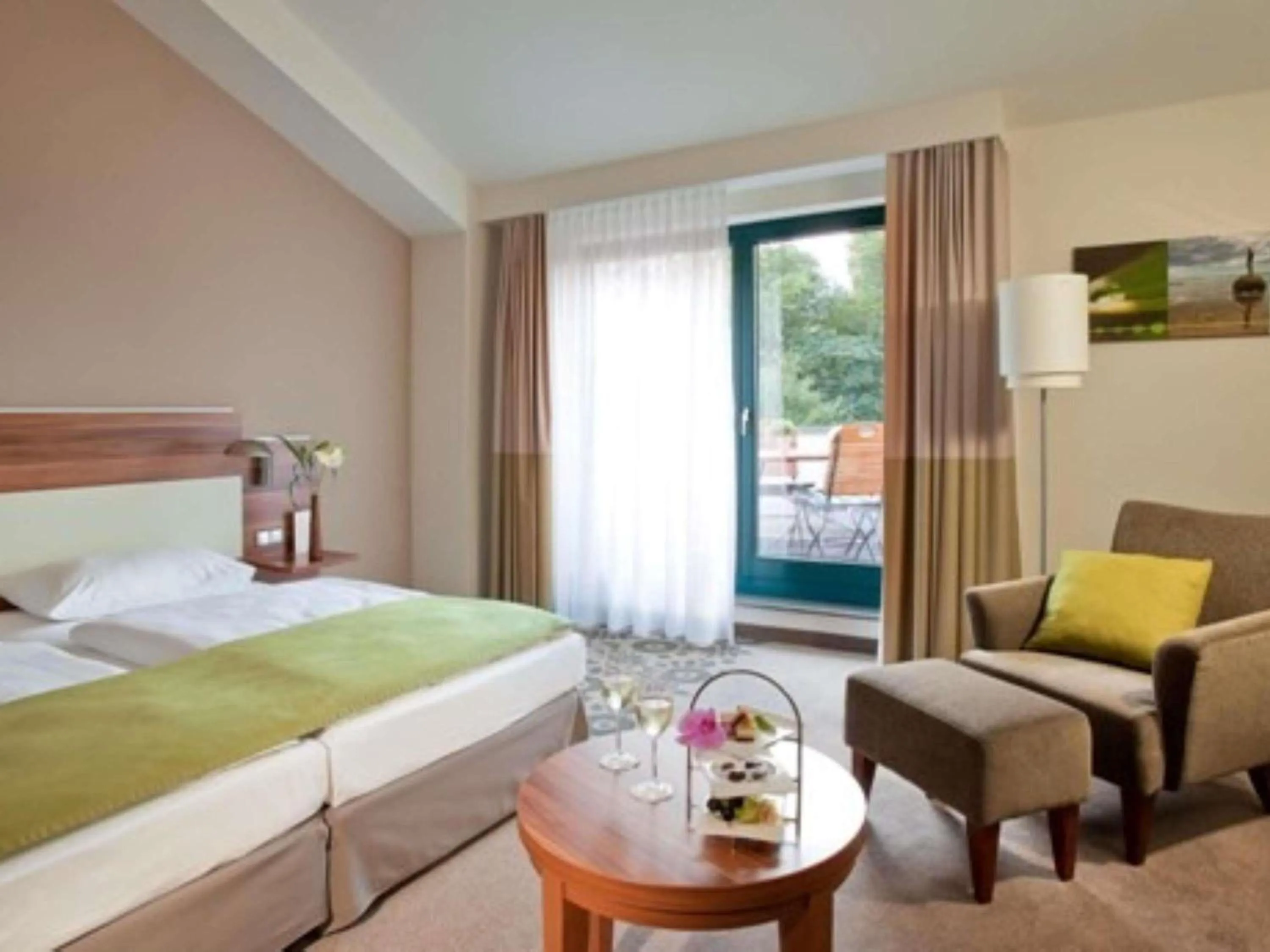 Bedroom, Bed in Mercure Tagungs- & Landhotel Krefeld