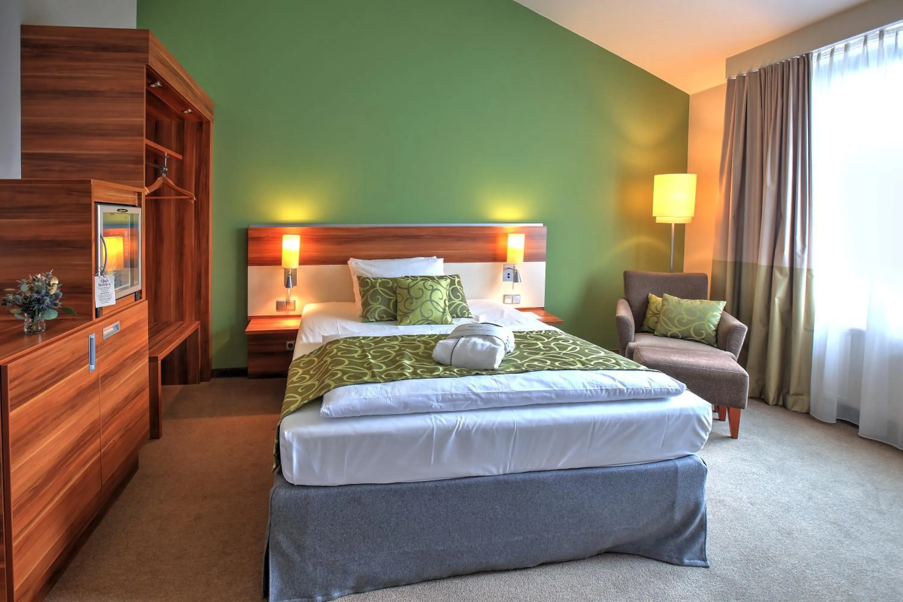 Bedroom, Bed in Mercure Tagungs- & Landhotel Krefeld