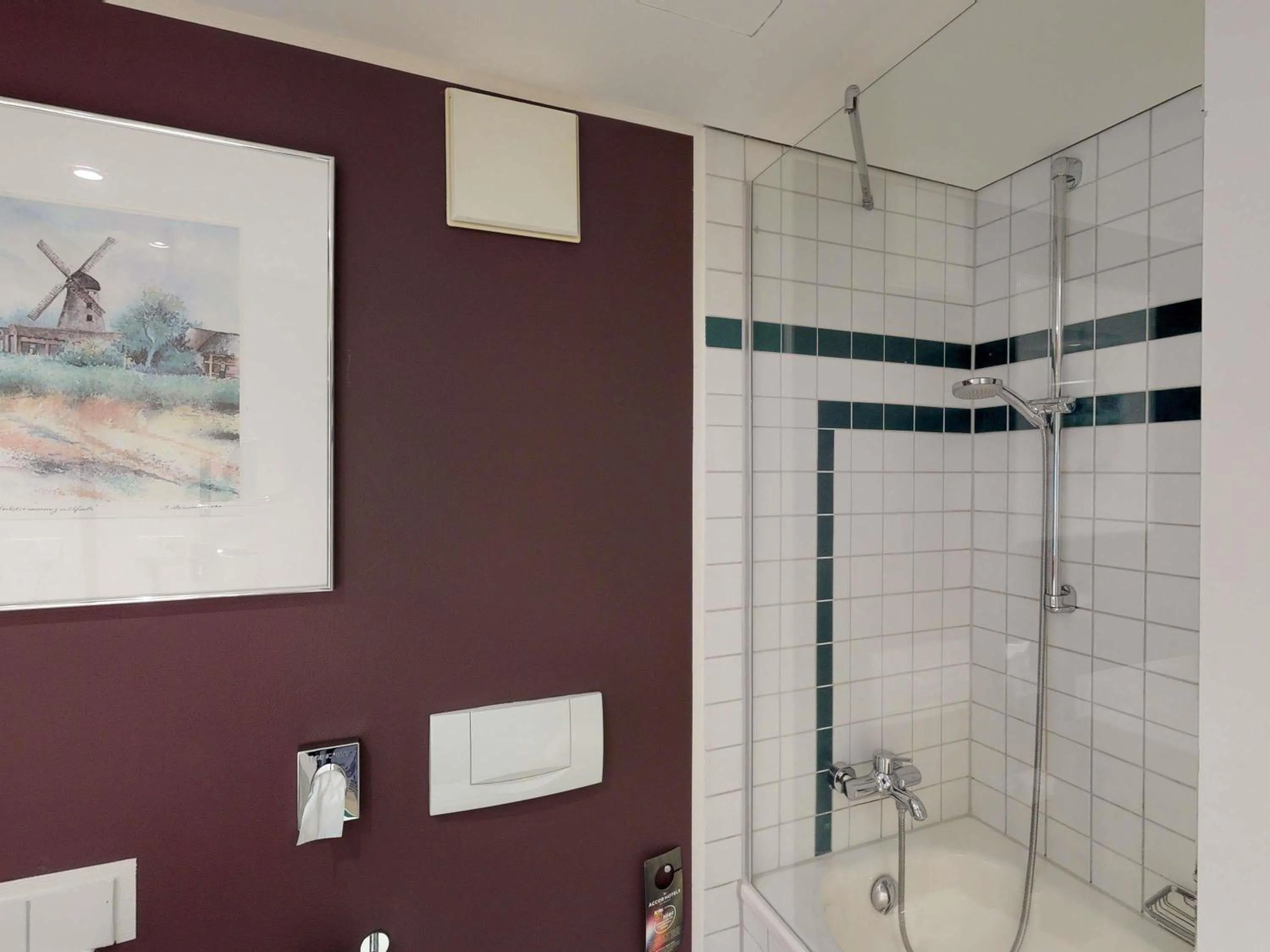 Bedroom in Mercure Tagungs- & Landhotel Krefeld