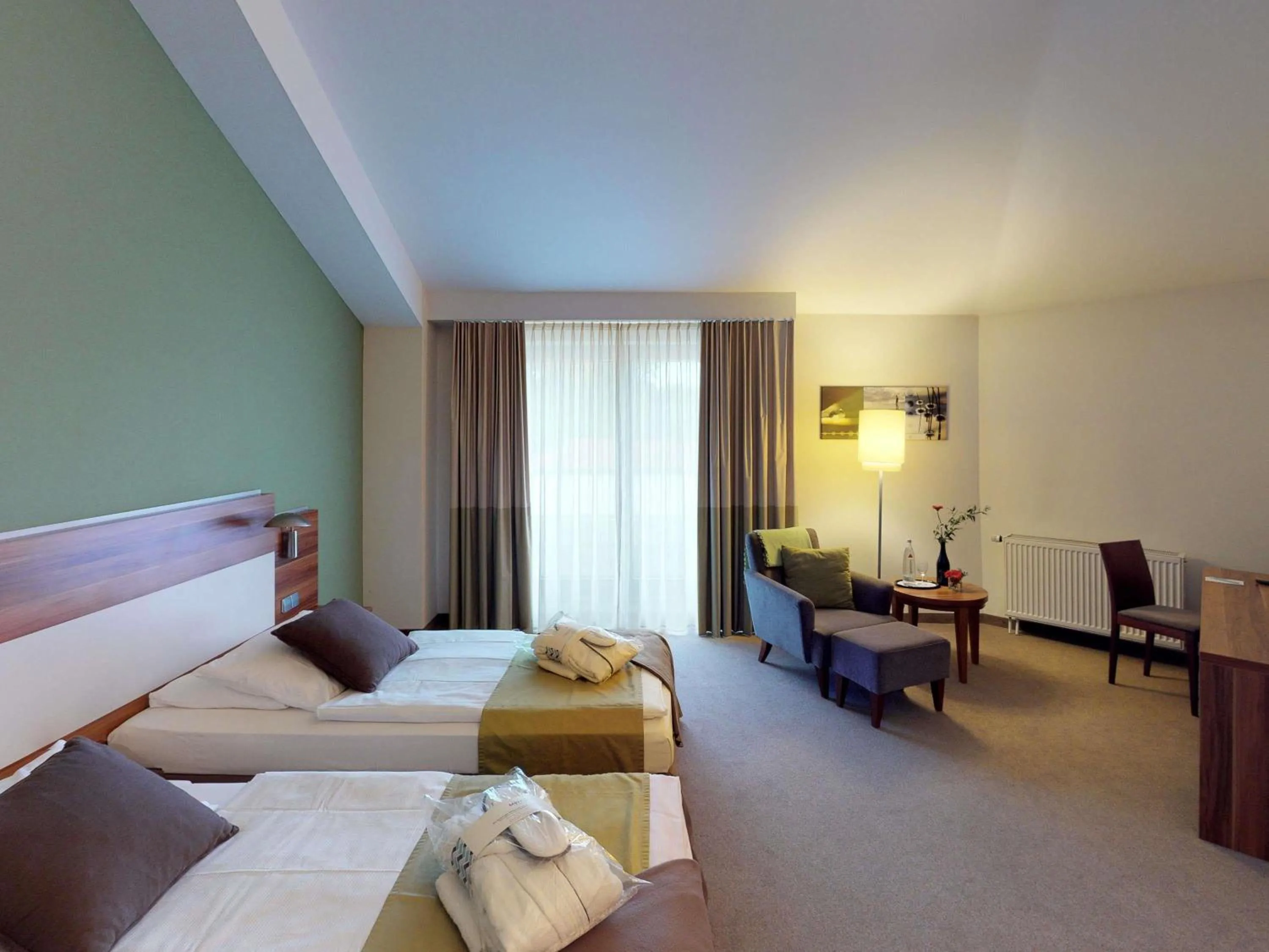 Bedroom, Bed in Mercure Tagungs- & Landhotel Krefeld