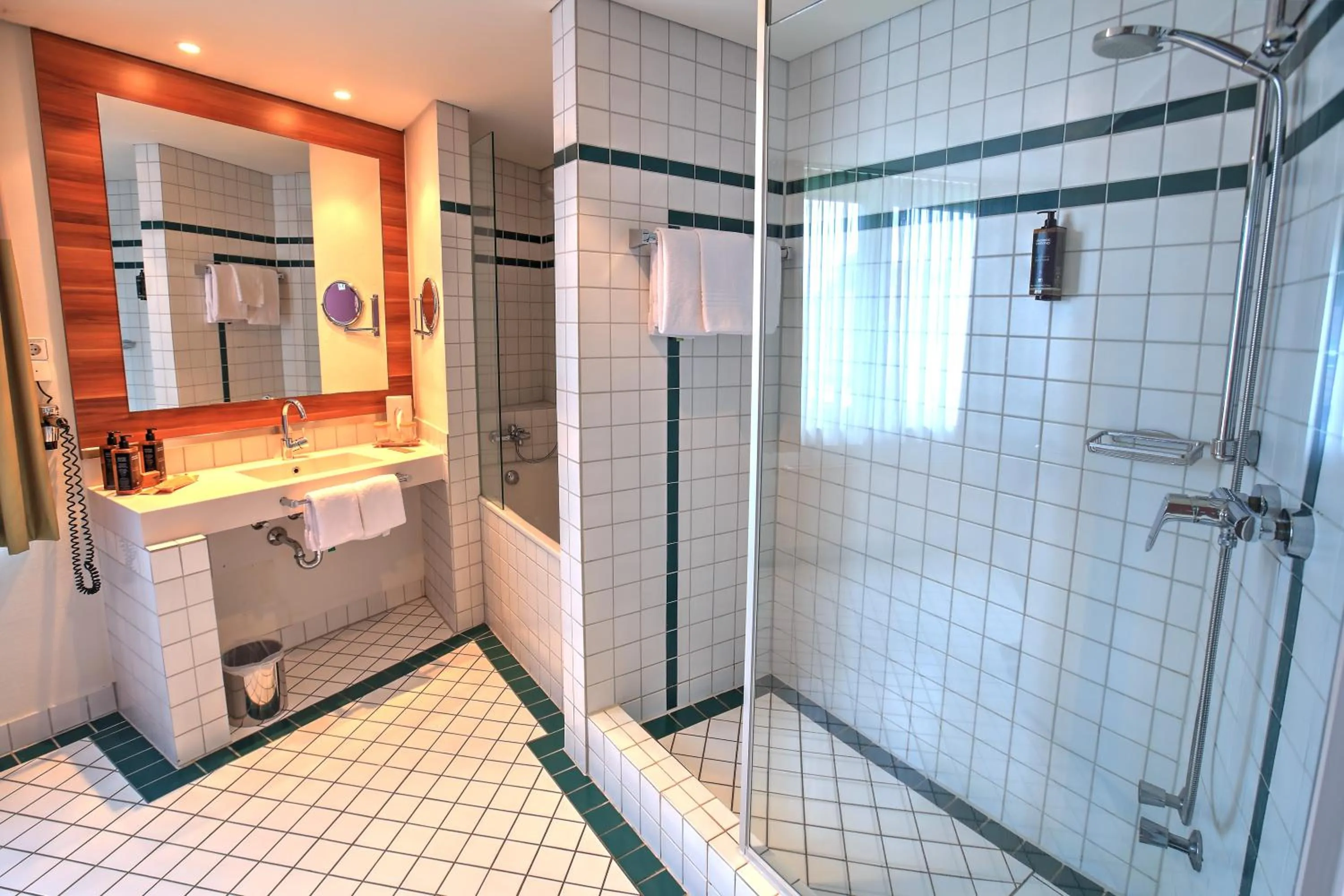 Shower in Mercure Tagungs- & Landhotel Krefeld