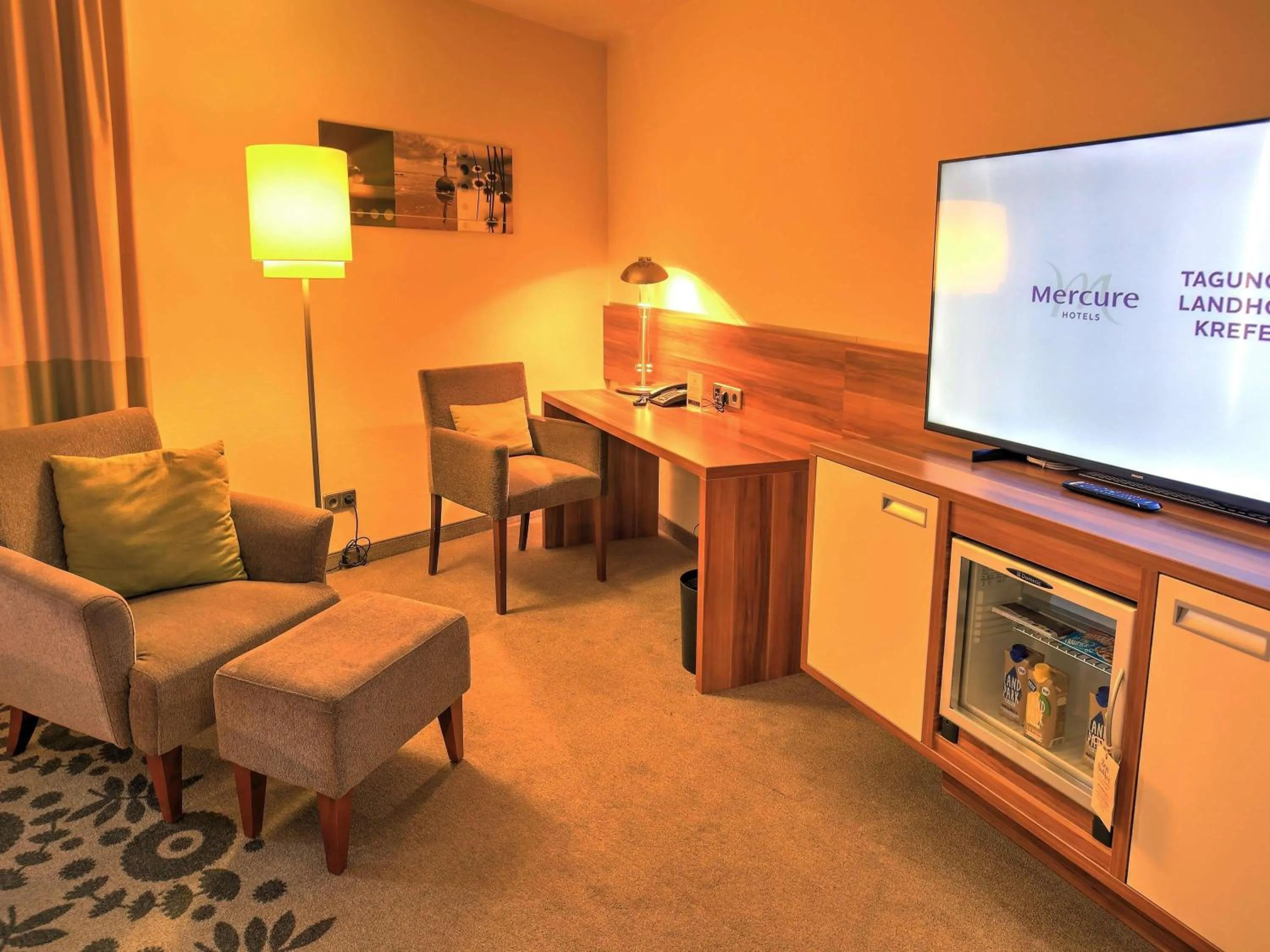 Bedroom in Mercure Tagungs- & Landhotel Krefeld