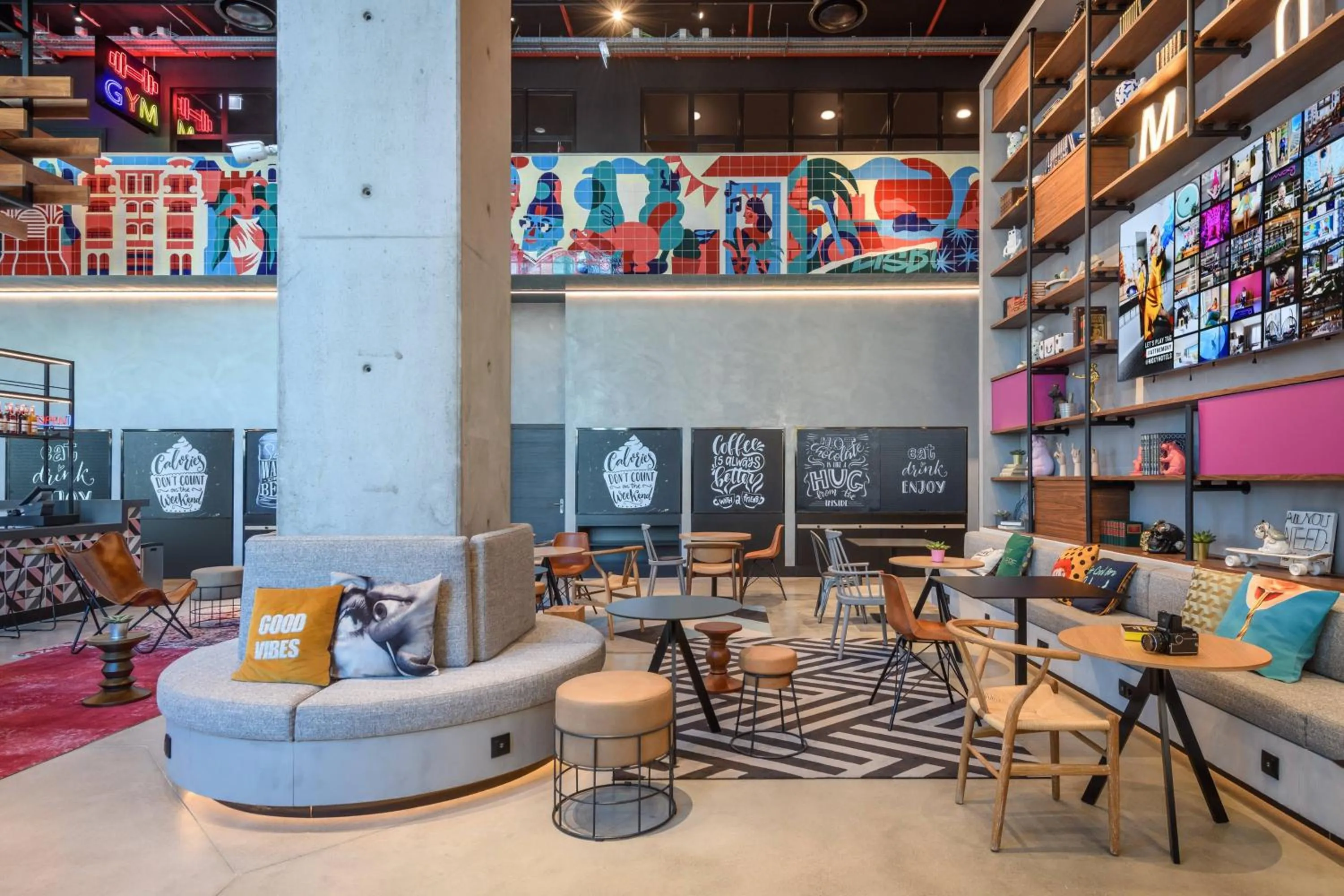 Lobby or reception in Moxy Lisboa Oriente
