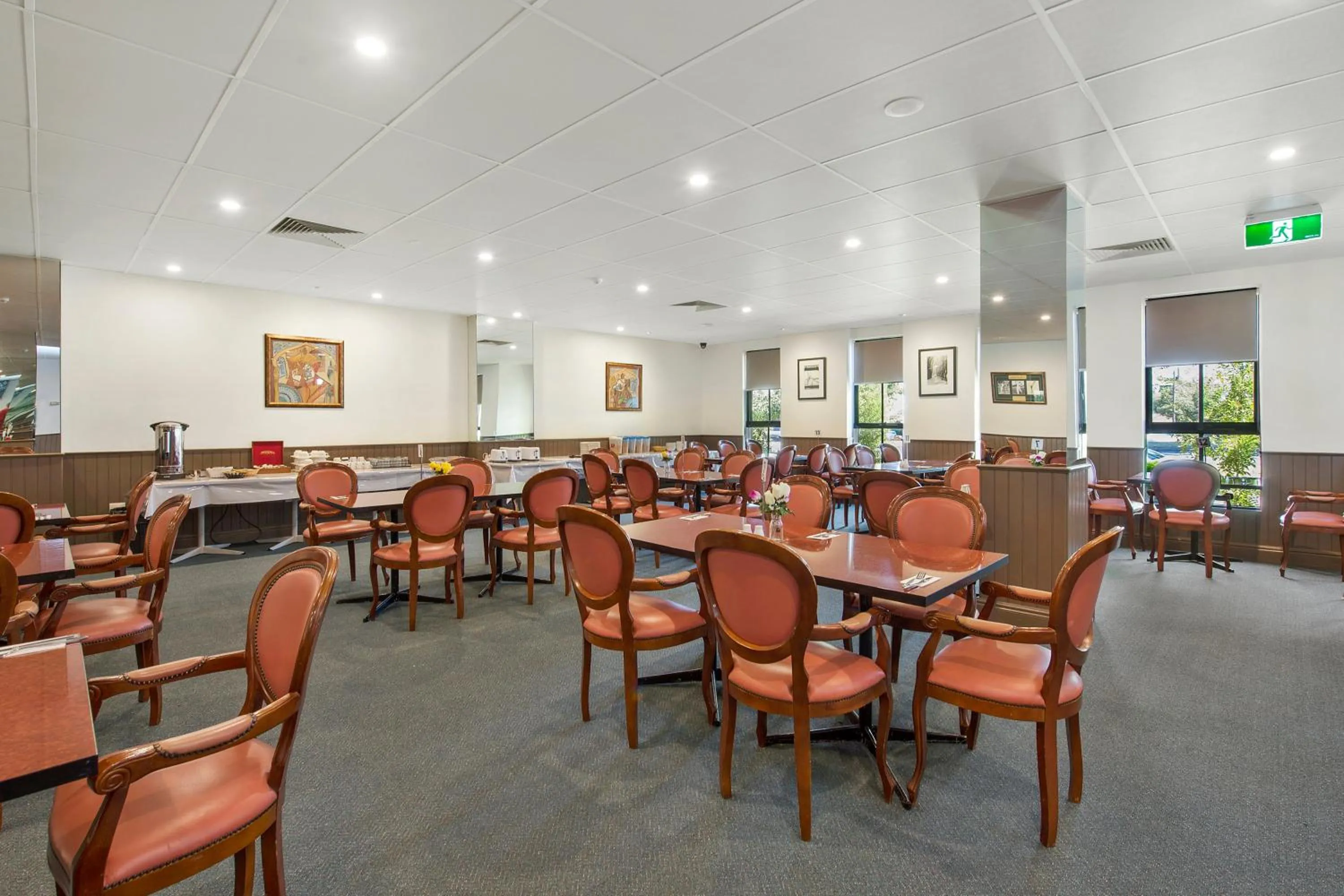 Restaurant/places to eat in Quality Apartments Dandenong