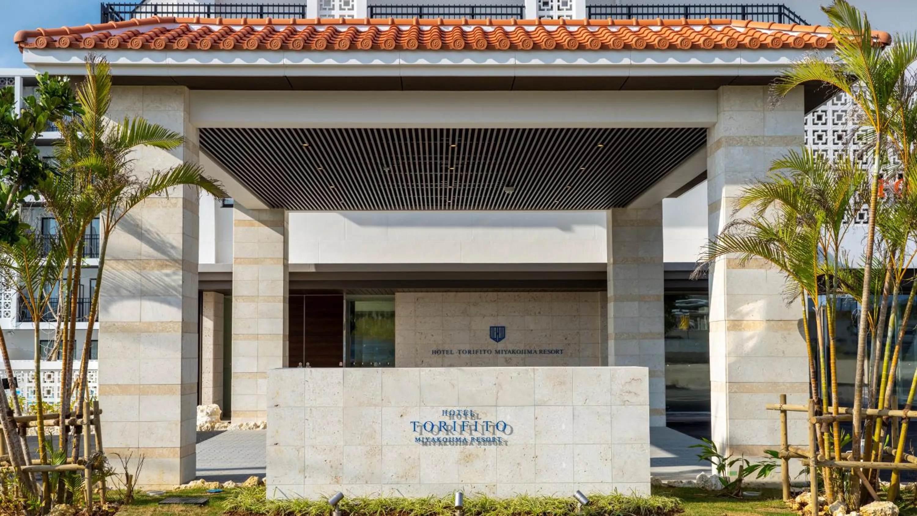 Facade/entrance in Hotel Torifito Miyakojima Resort