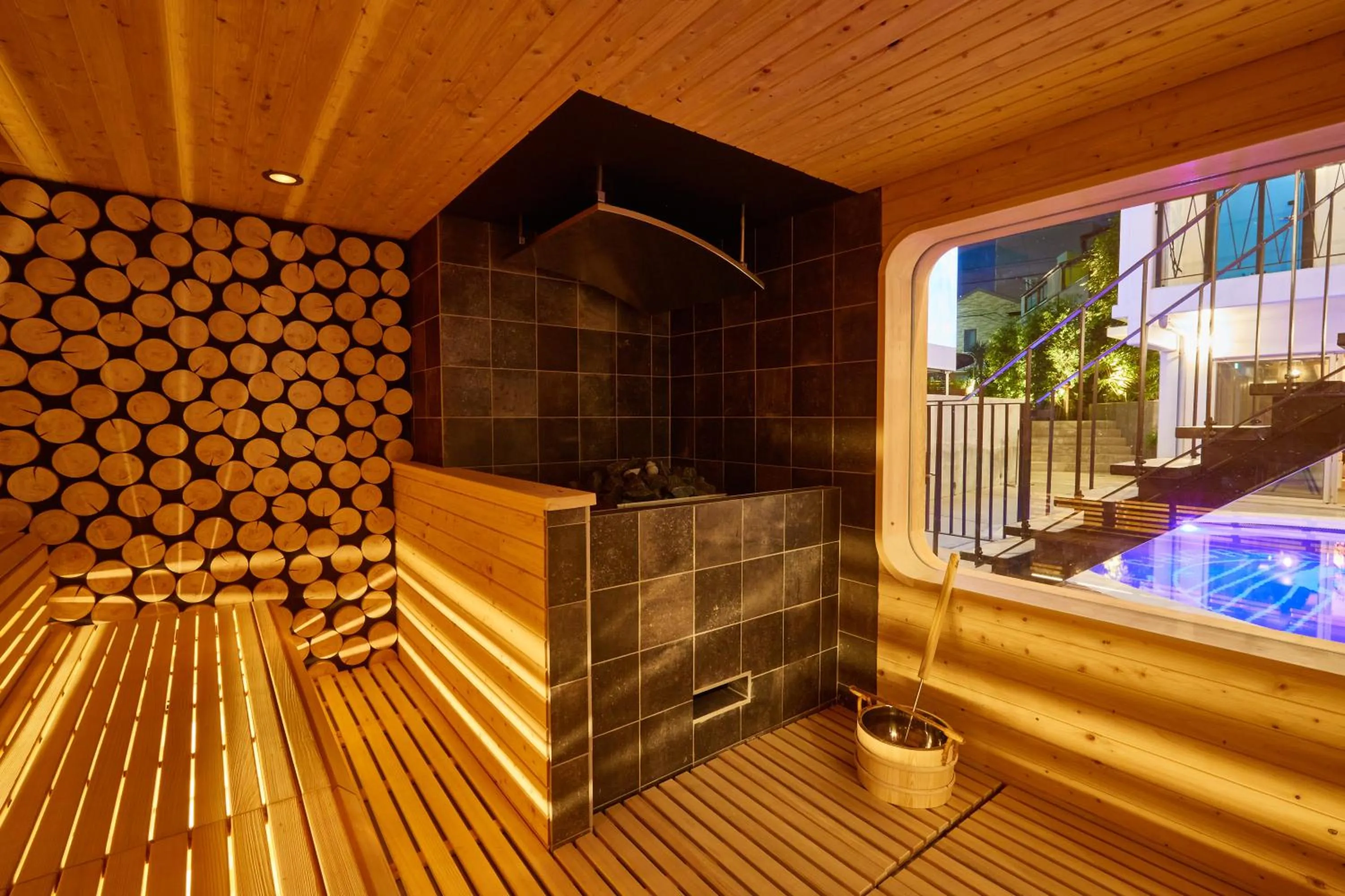 Night in 8HOTEL Chigasaki