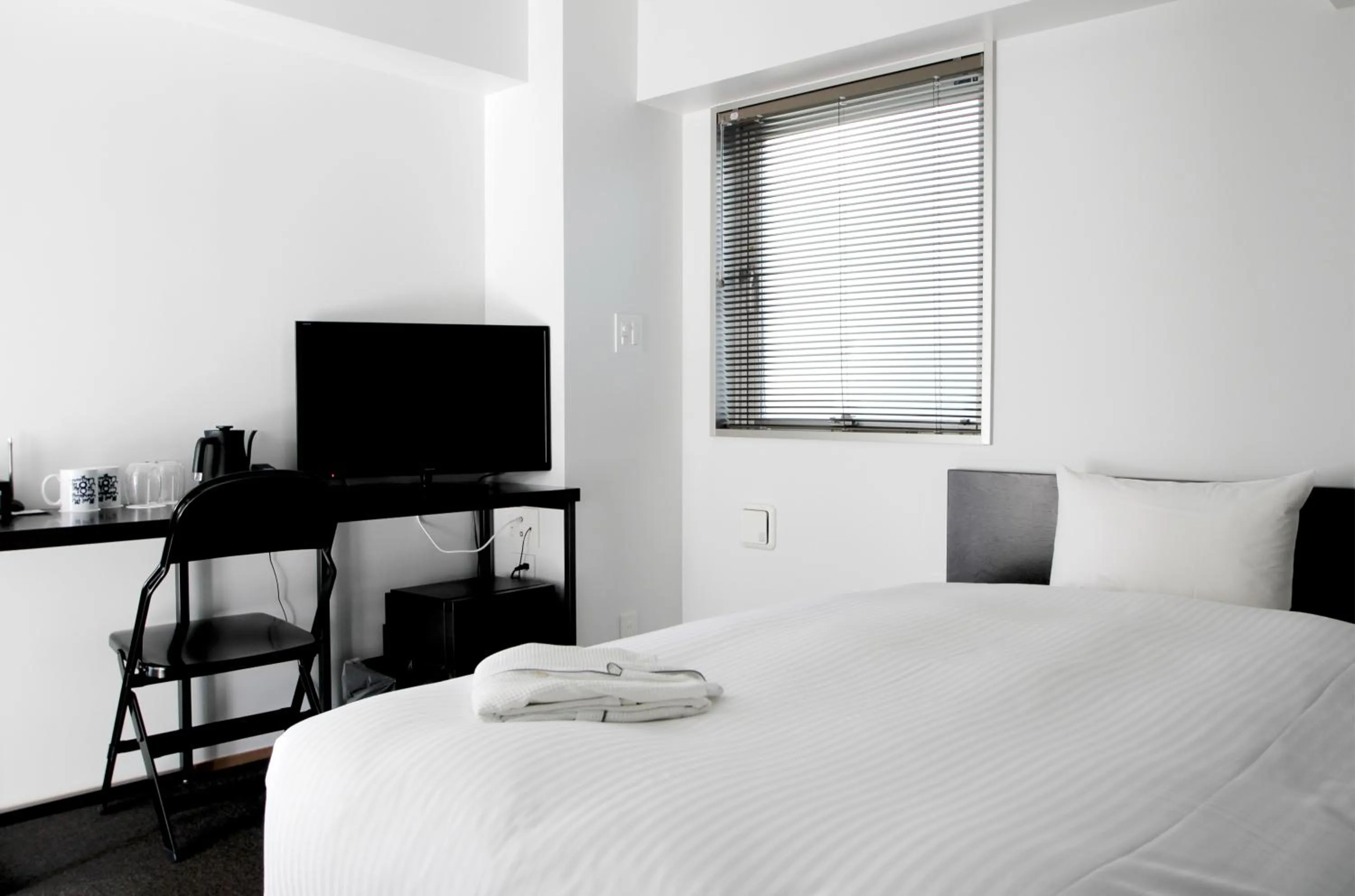 Communal lounge/ TV room, Bed in 8HOTEL Chigasaki