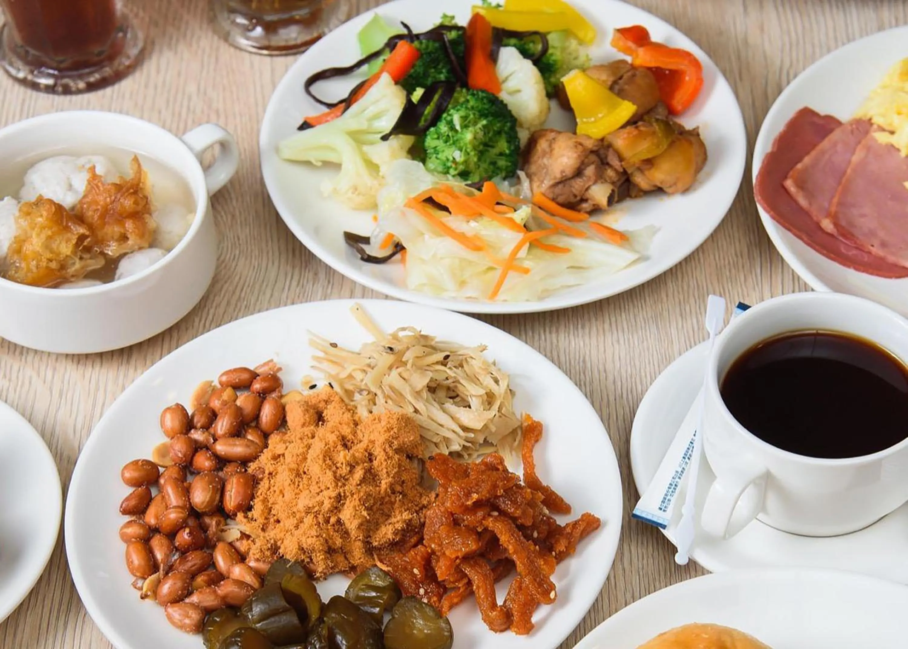 Food and drinks in Gamalan Spring Hotel