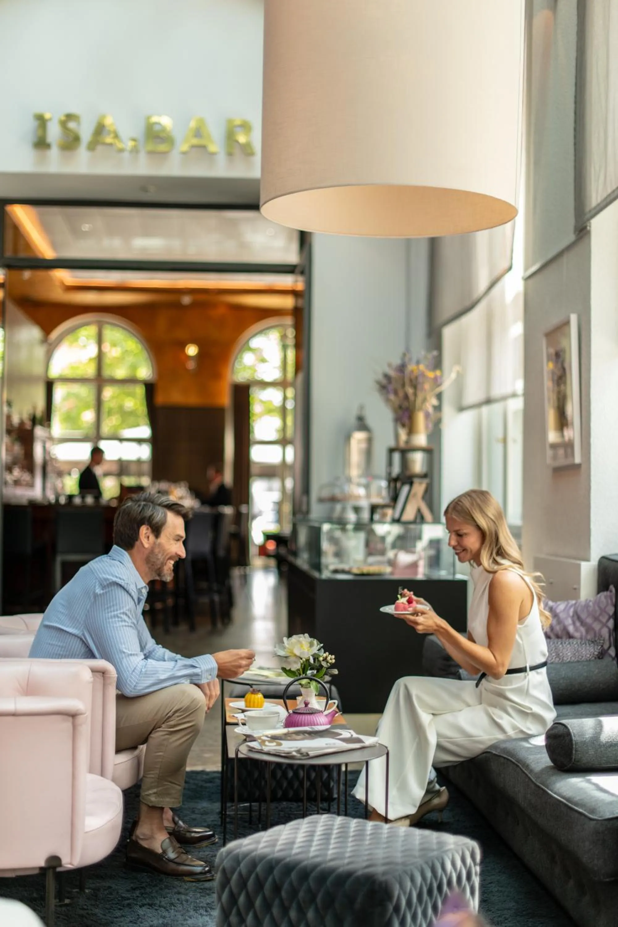 Lounge or bar in Sofitel Munich Bayerpost