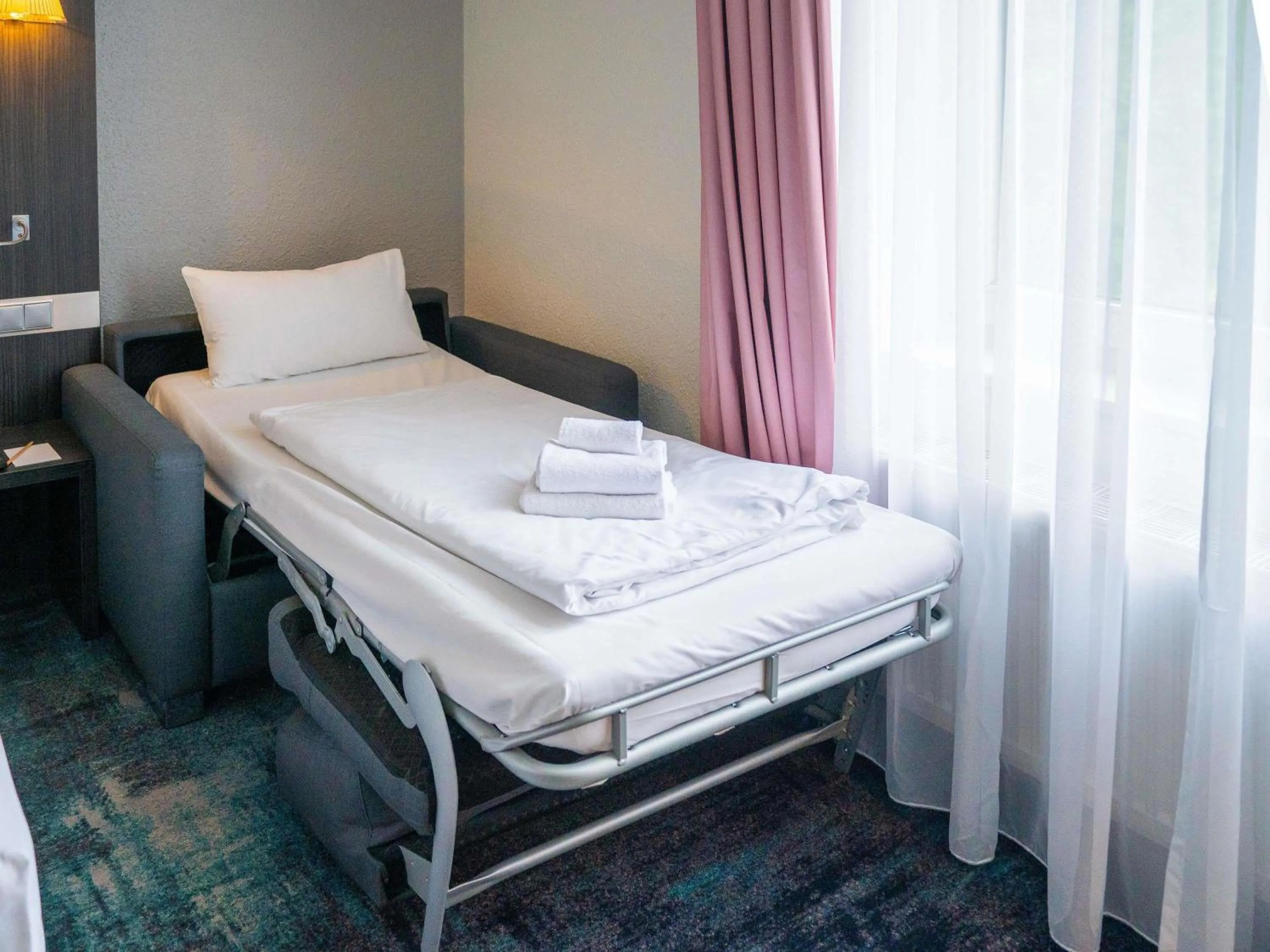 Bedroom, Bed in Mercure Hotel Hannover City