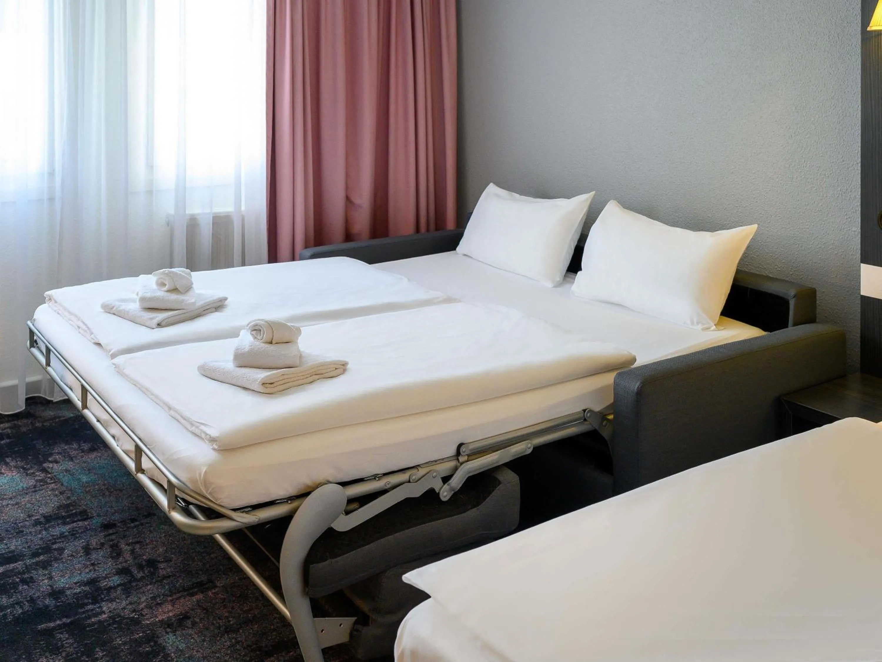 Bedroom, Bed in Mercure Hotel Hannover City