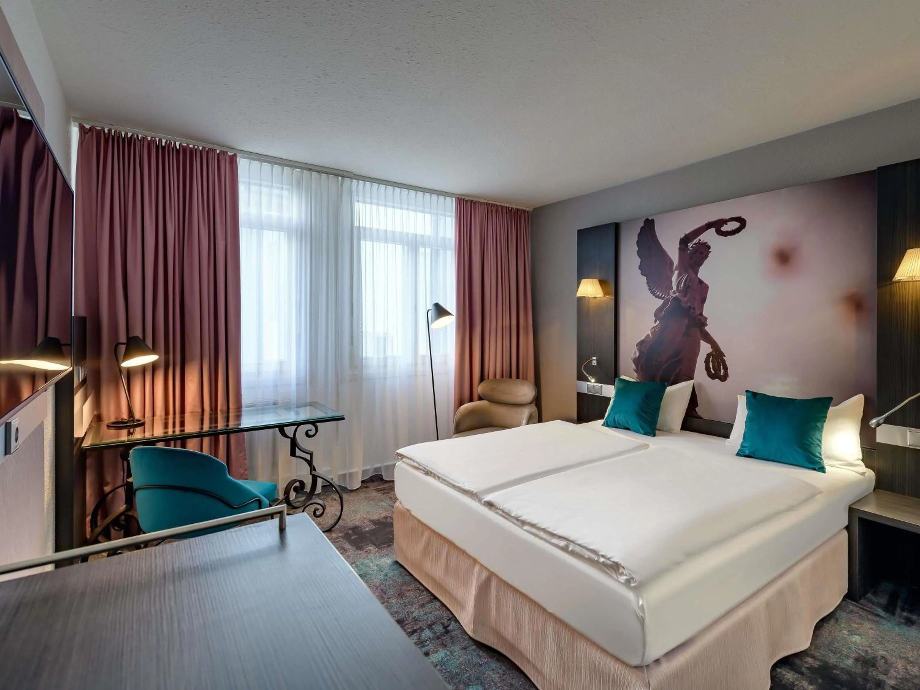 Bedroom, Bed in Mercure Hotel Hannover City
