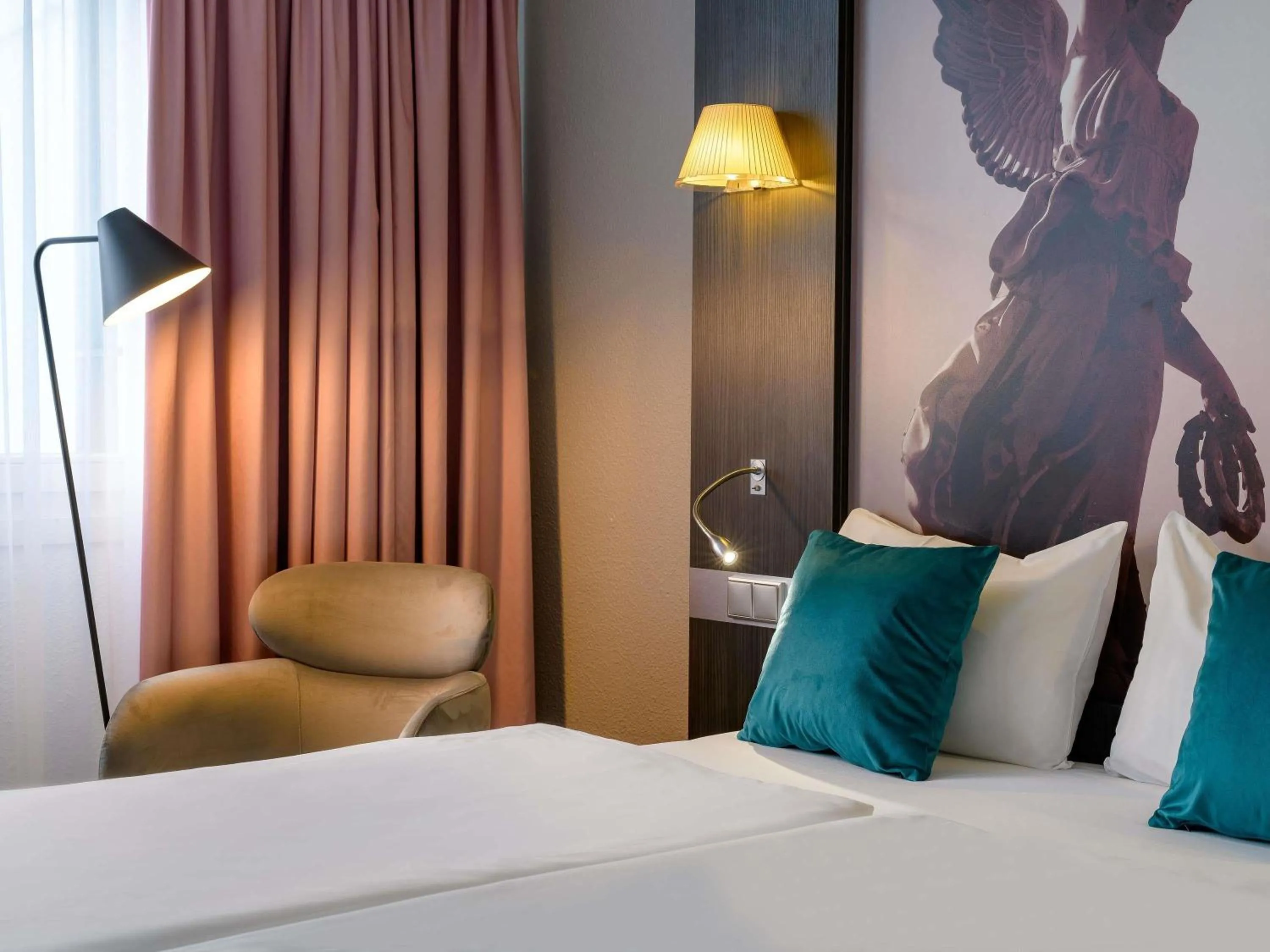 Bedroom, Bed in Mercure Hotel Hannover City