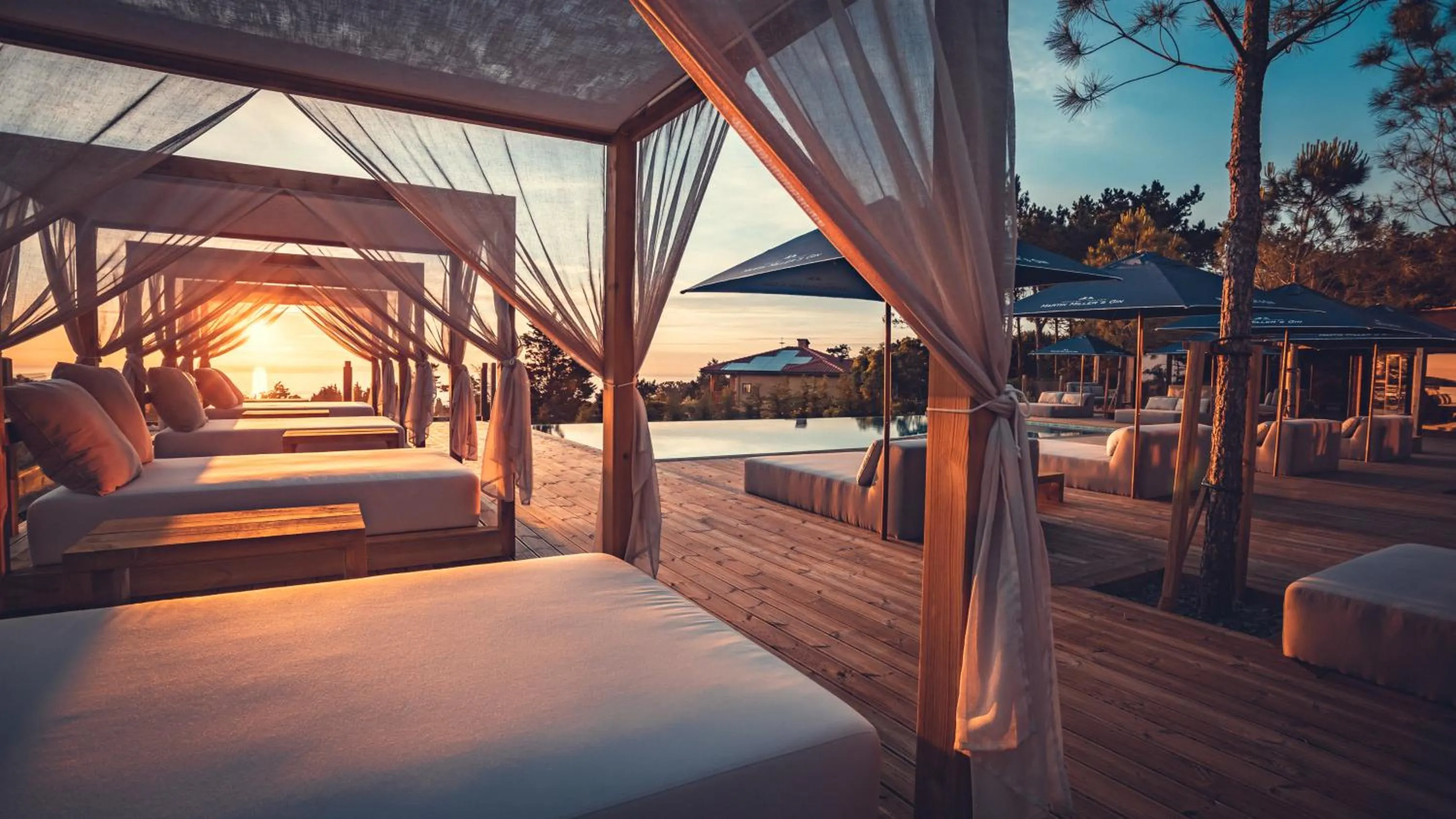 Swimming pool, Bed in Charm Nature