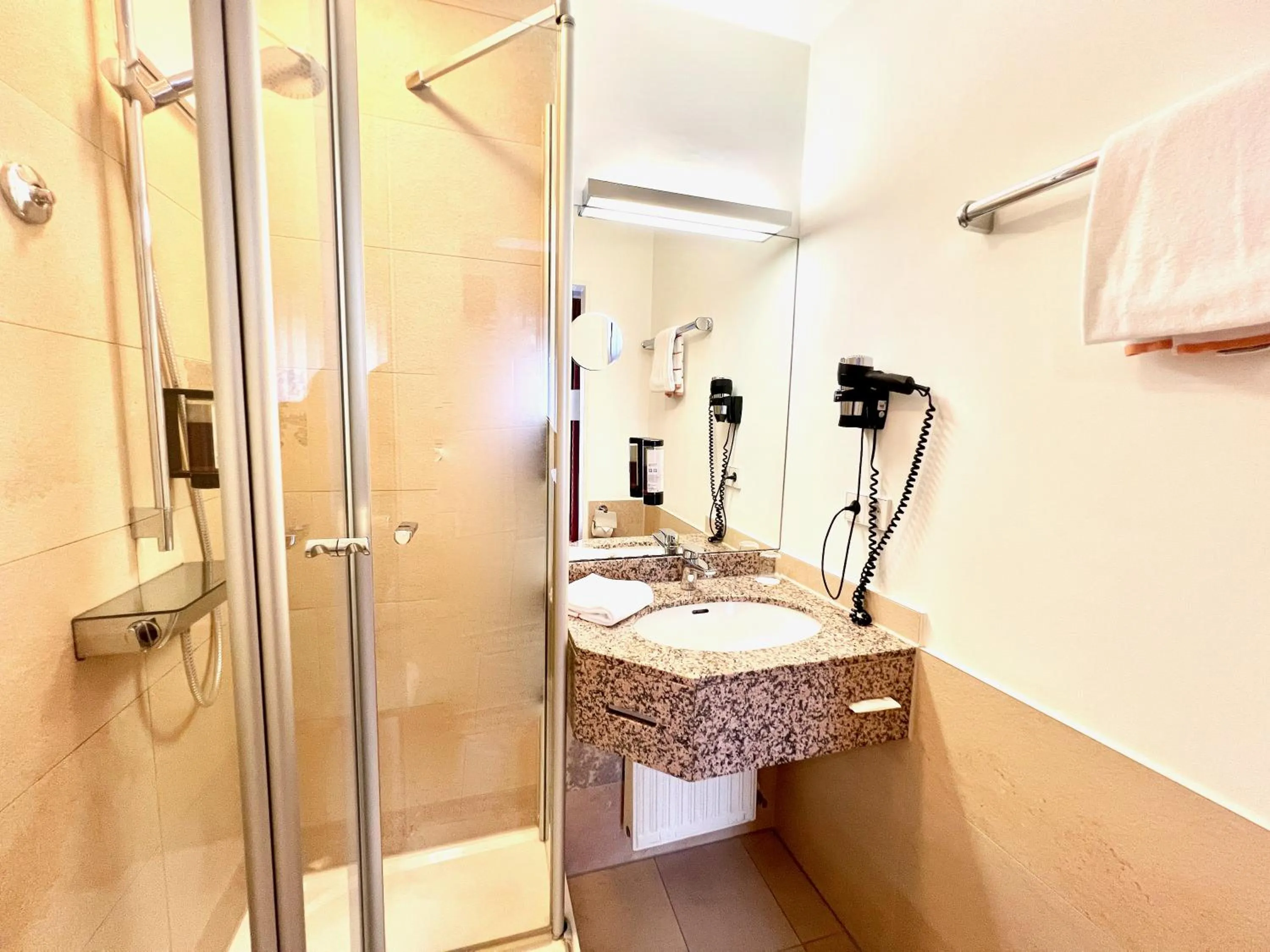 Shower in Hotel SchreiberHof