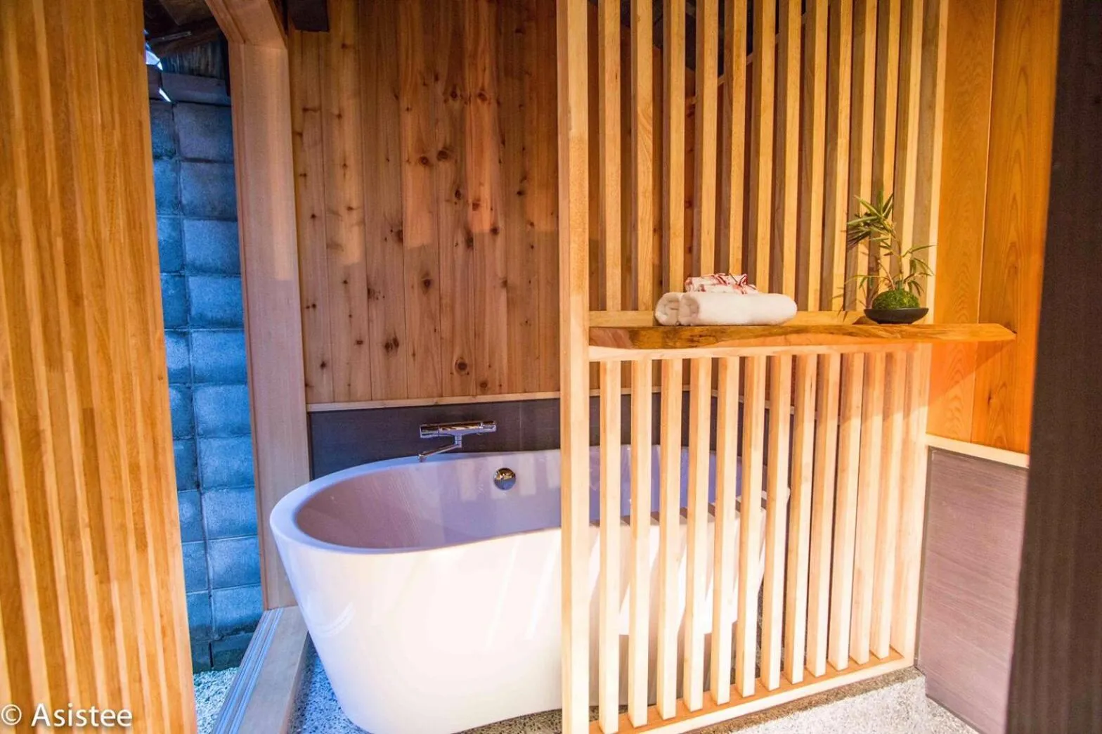 Bath in Sanjyomisasagi Umenotoan