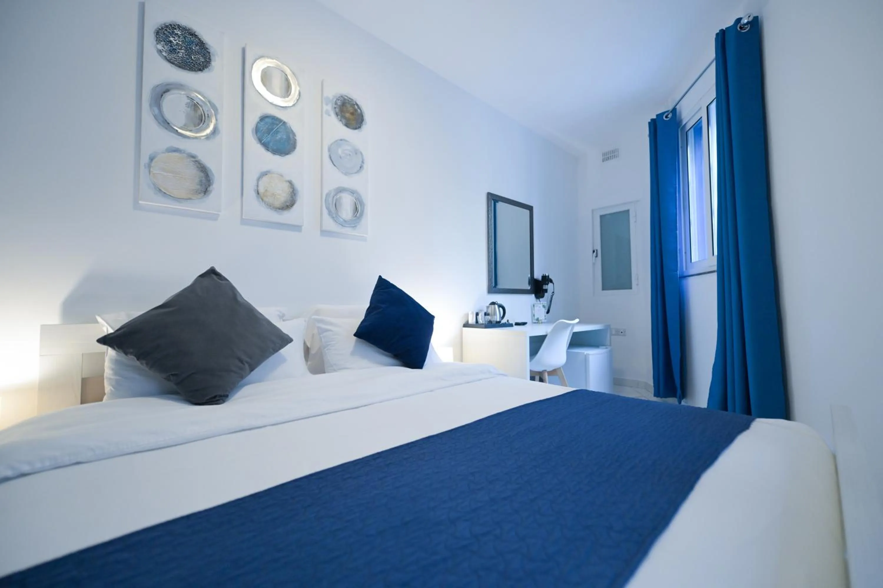 Bed in The Exiles Hotel