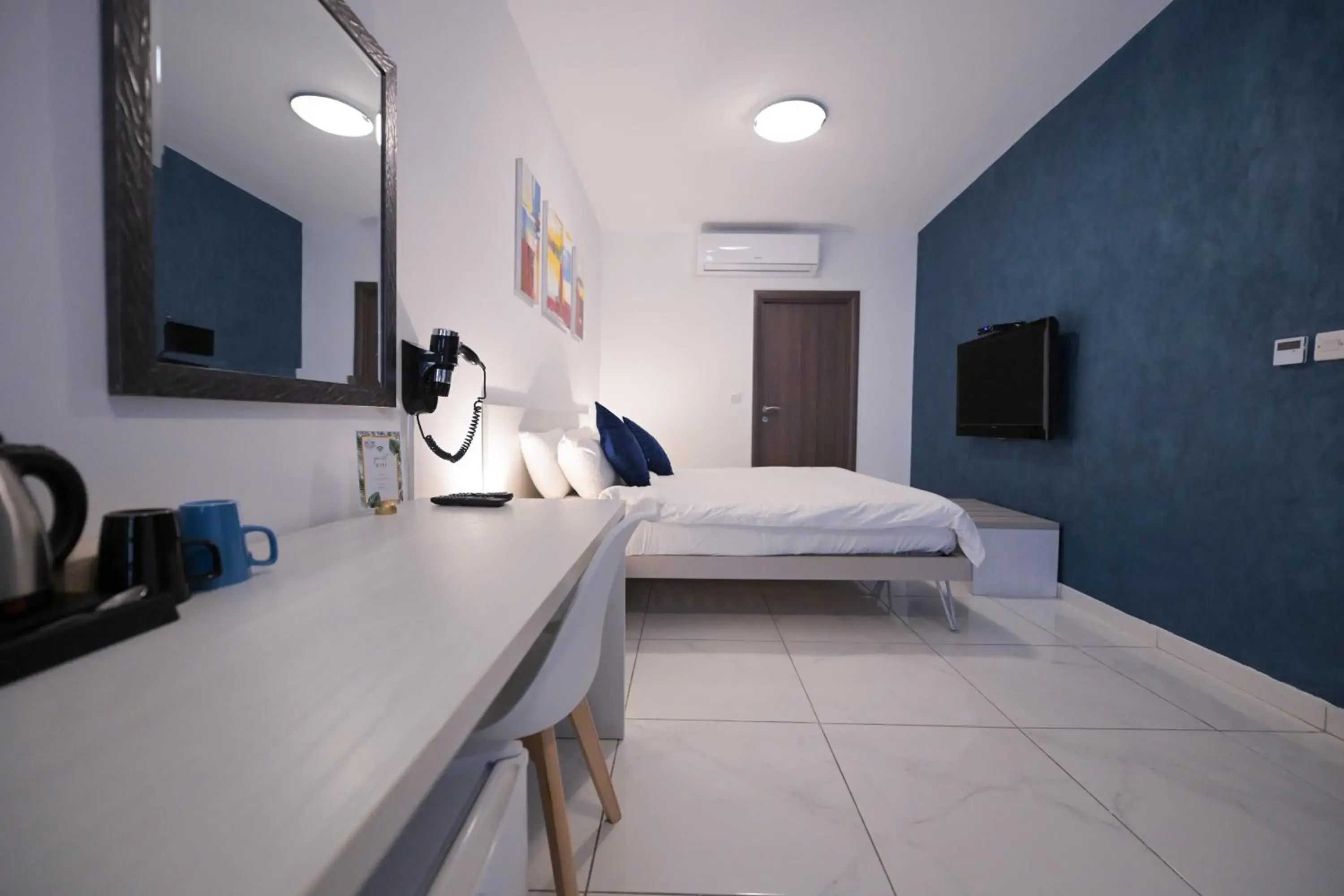 Suite with Balcony in The Exiles Hotel Suite with Balcony in The Exiles Hotel